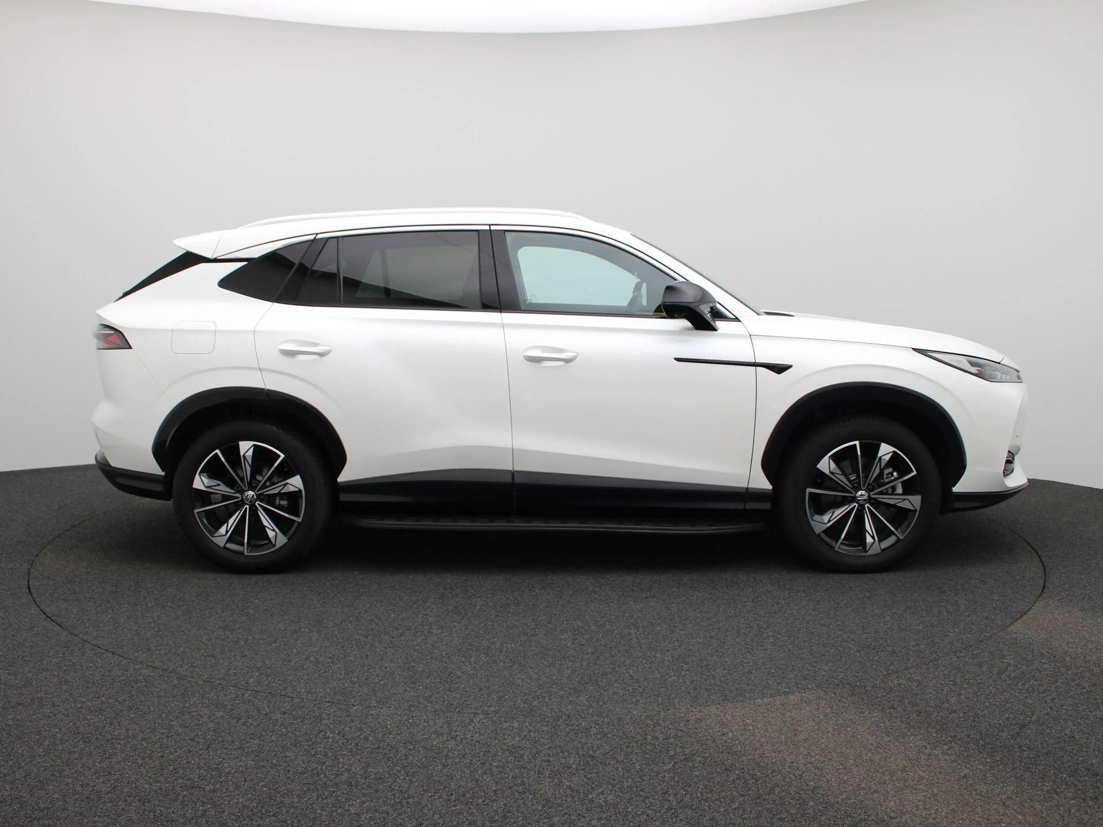 MG HS MG PHEV 1.5 Luxury — photo 6