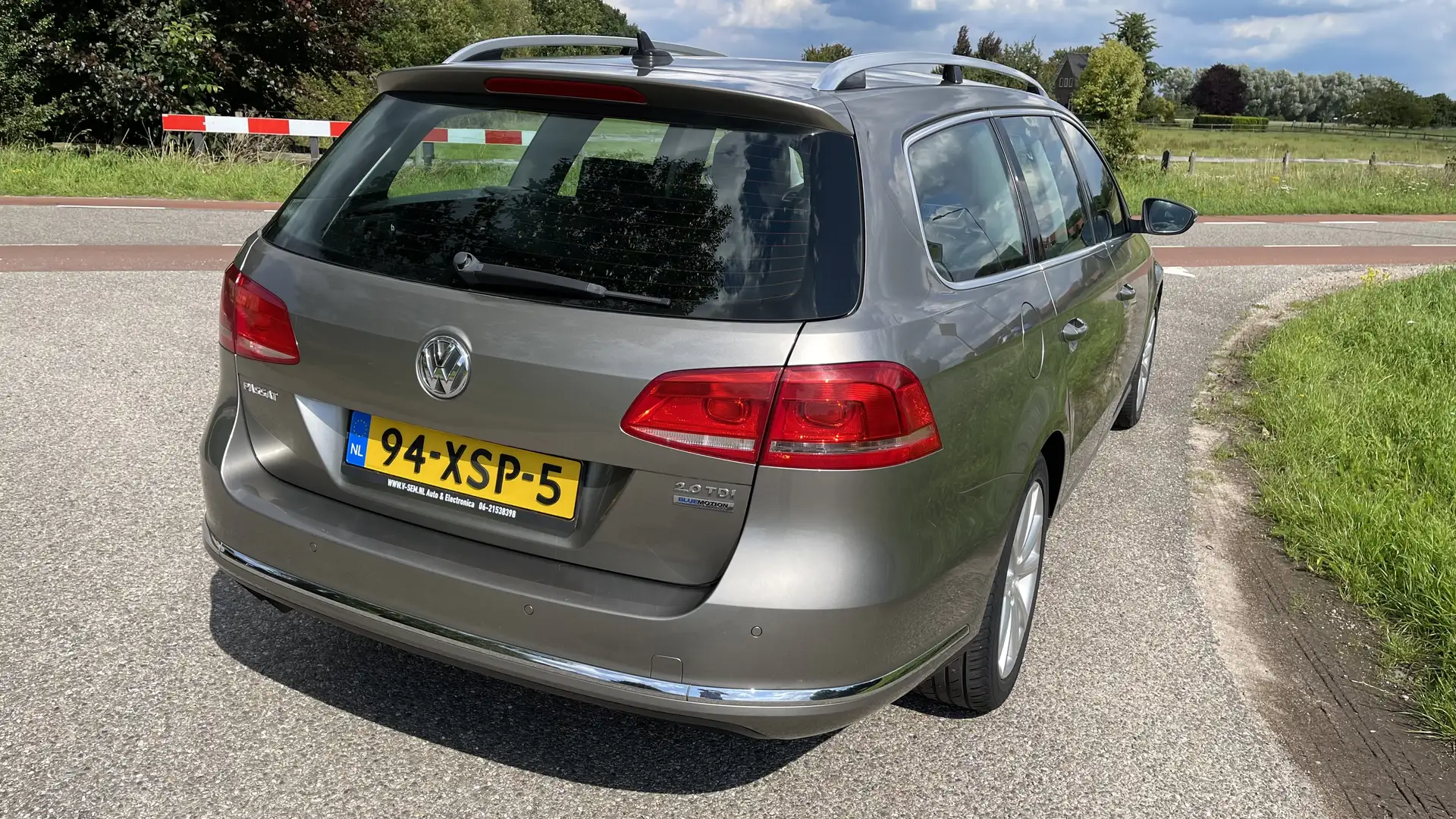 Volkswagen Passat 2.0 TDI Highl. BlM Bruin - 2