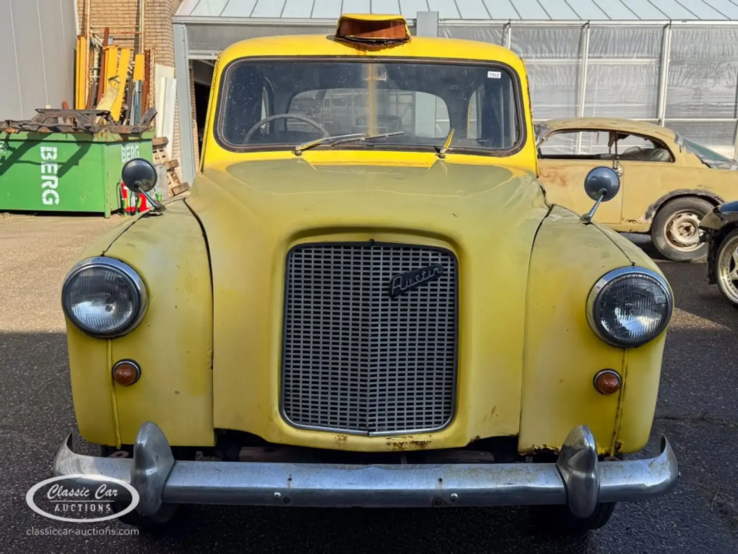 Austin FX4 Taxi  - ONLINE AUCTION Galben - 2