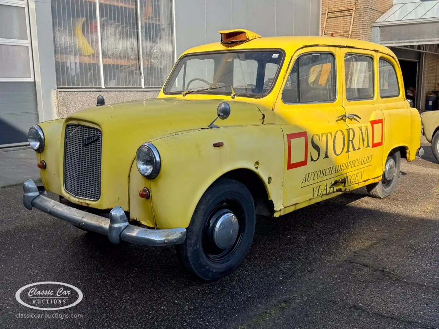 Austin FX4 Taxi  - ONLINE AUCTION Galben - 1