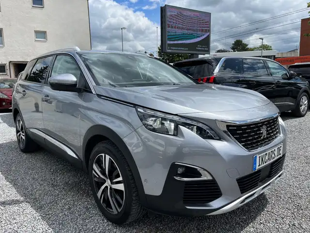 Peugeot 5008 Allure PANORAMADACH/Kam180°/7Sitze/ZR neu!
