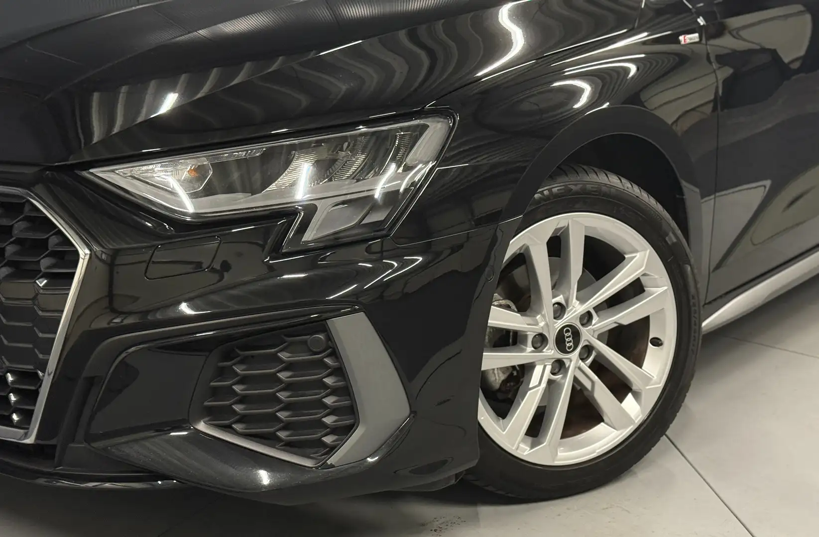 Audi A3 Sportback 35 TDI S-Line *Audi-GARANTIE*KAMERA*NAVI Schwarz - 2