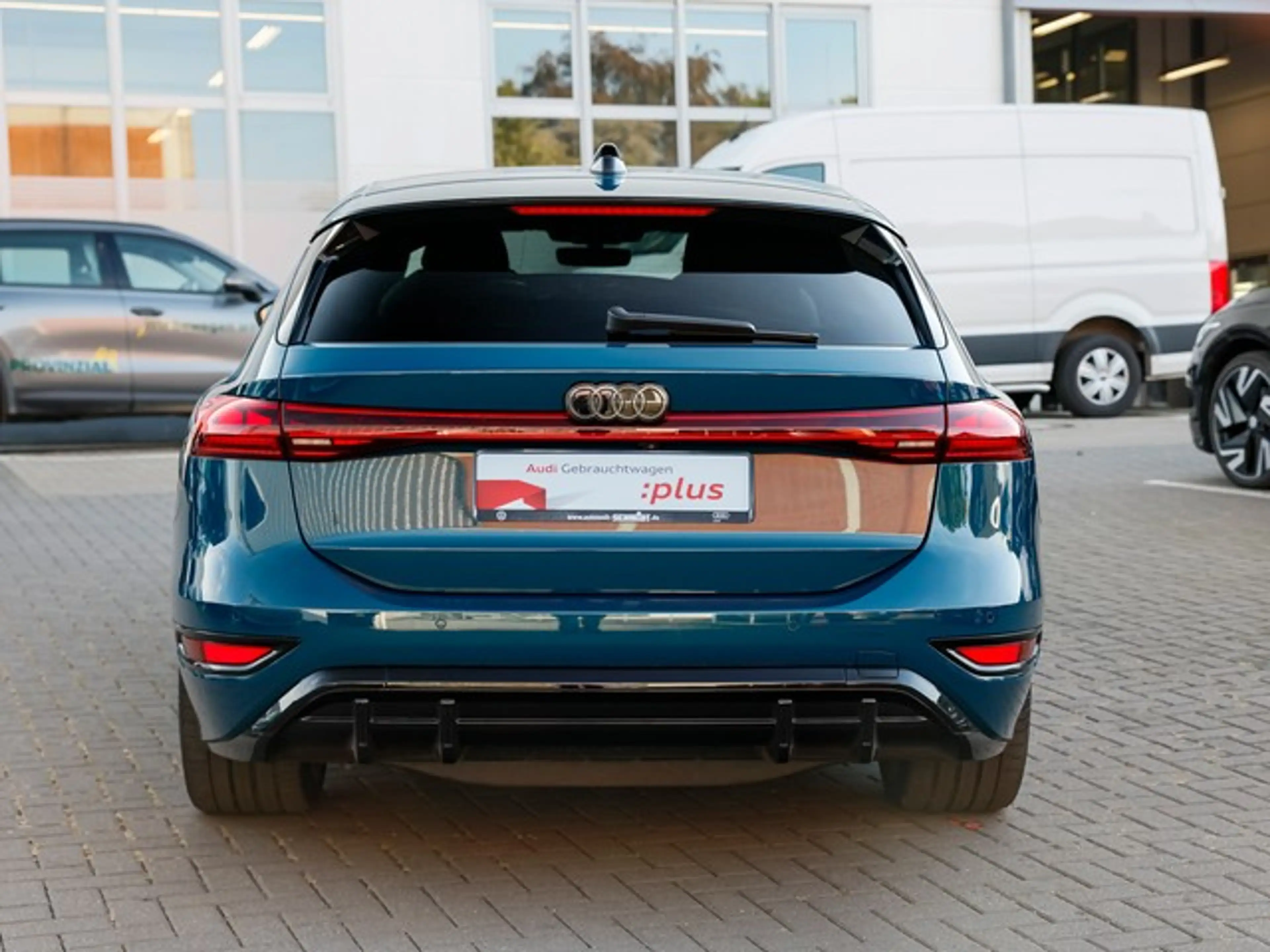 Audi A6 e-tron Avant Performance S line Business LM21 AHK Pano... — photo 9