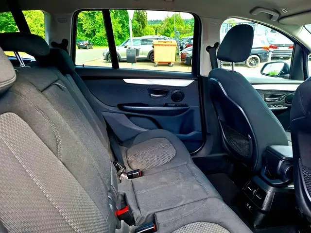 BMW 2 Series view 9