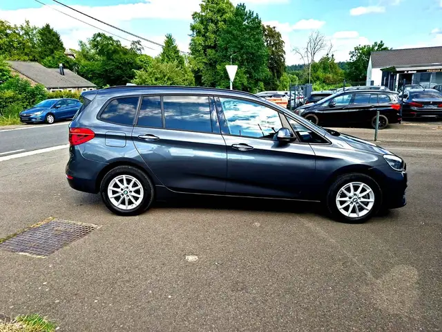 BMW 2 Series view 2