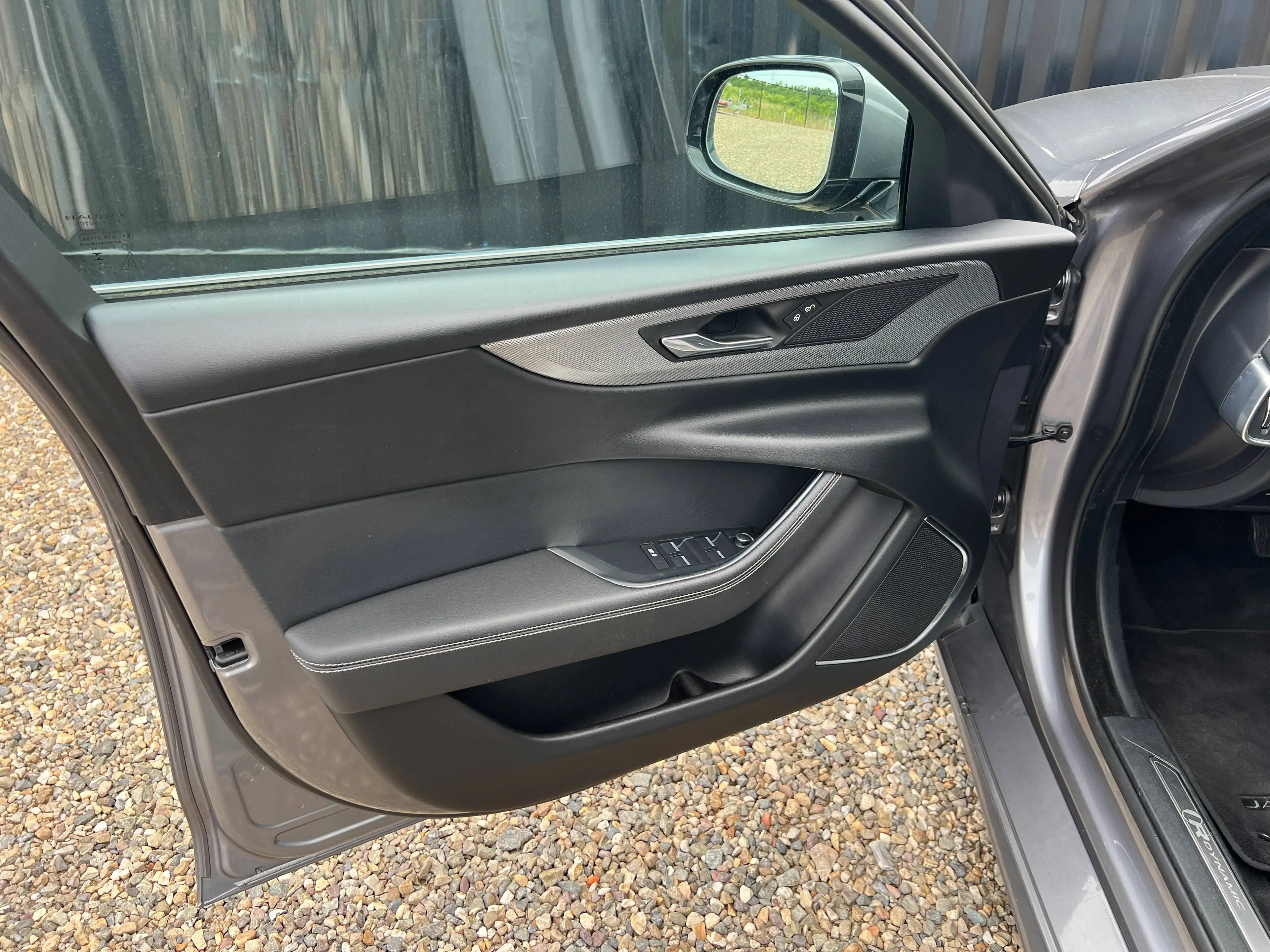 Jaguar XE XE 2.0 T P250 S — photo 9