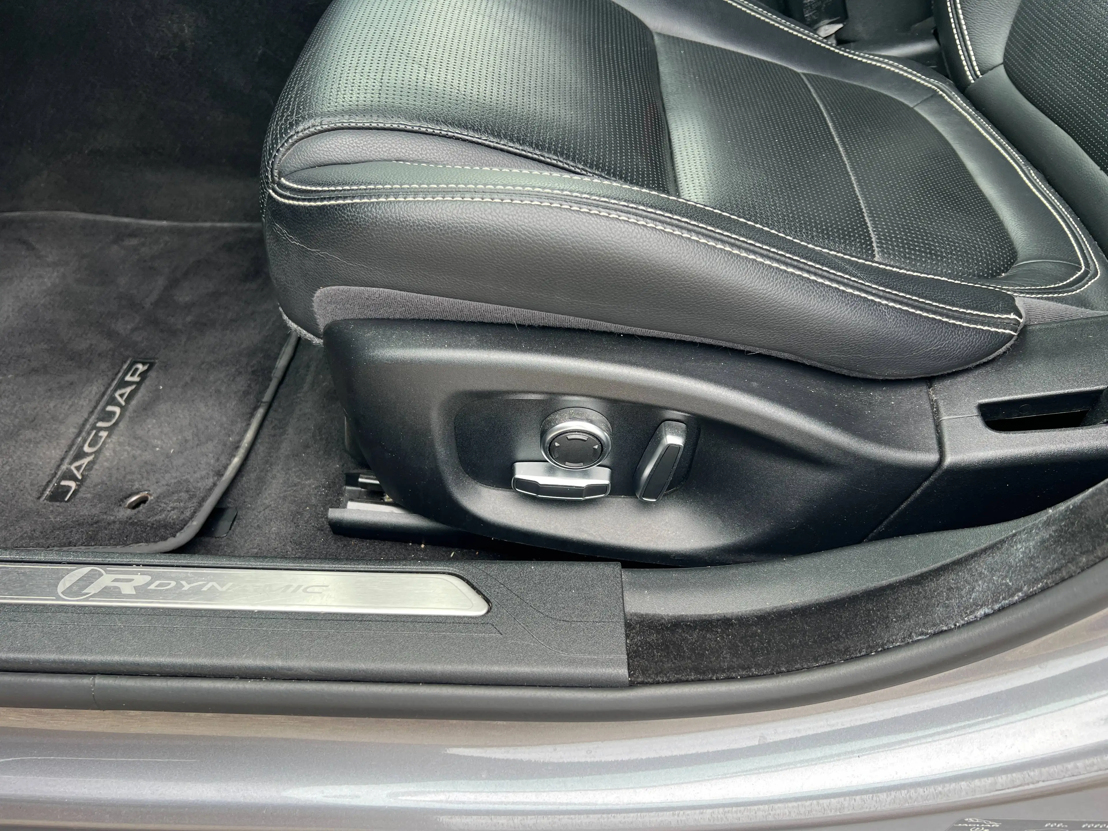 Jaguar XE XE 2.0 T P250 S — photo 10