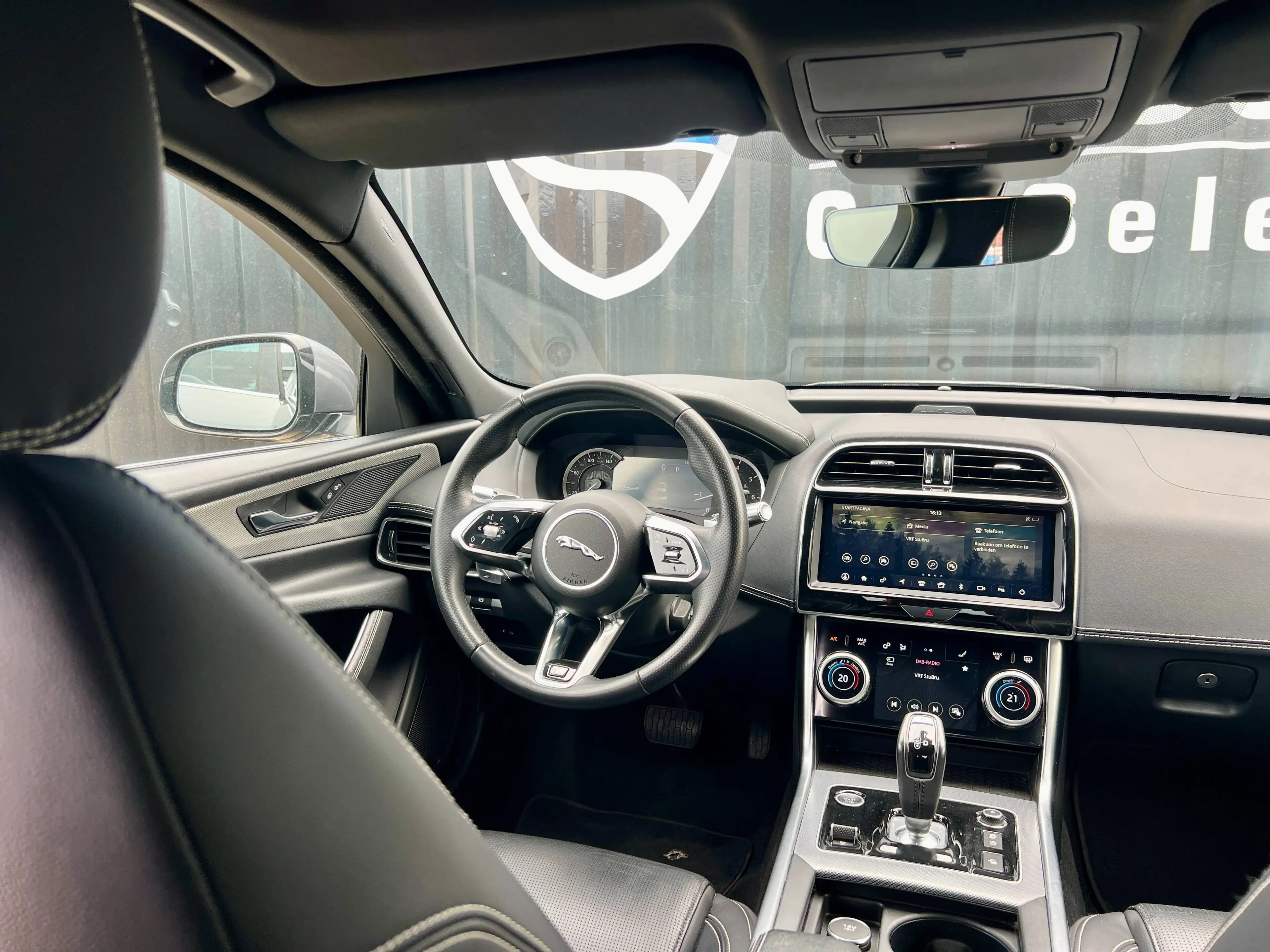 Jaguar XE XE 2.0 T P250 S — photo 3