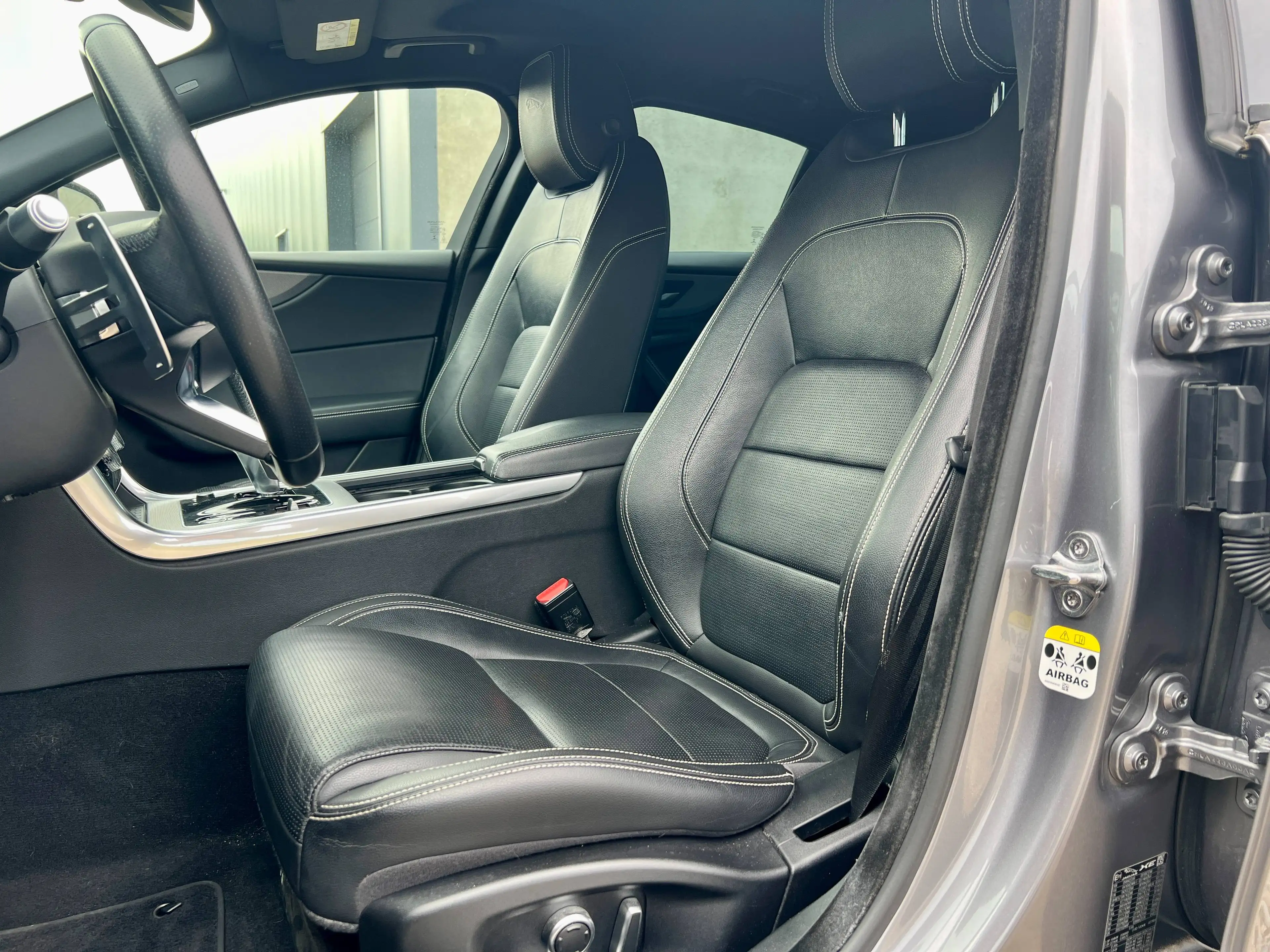 Jaguar XE XE 2.0 T P250 S — photo 4