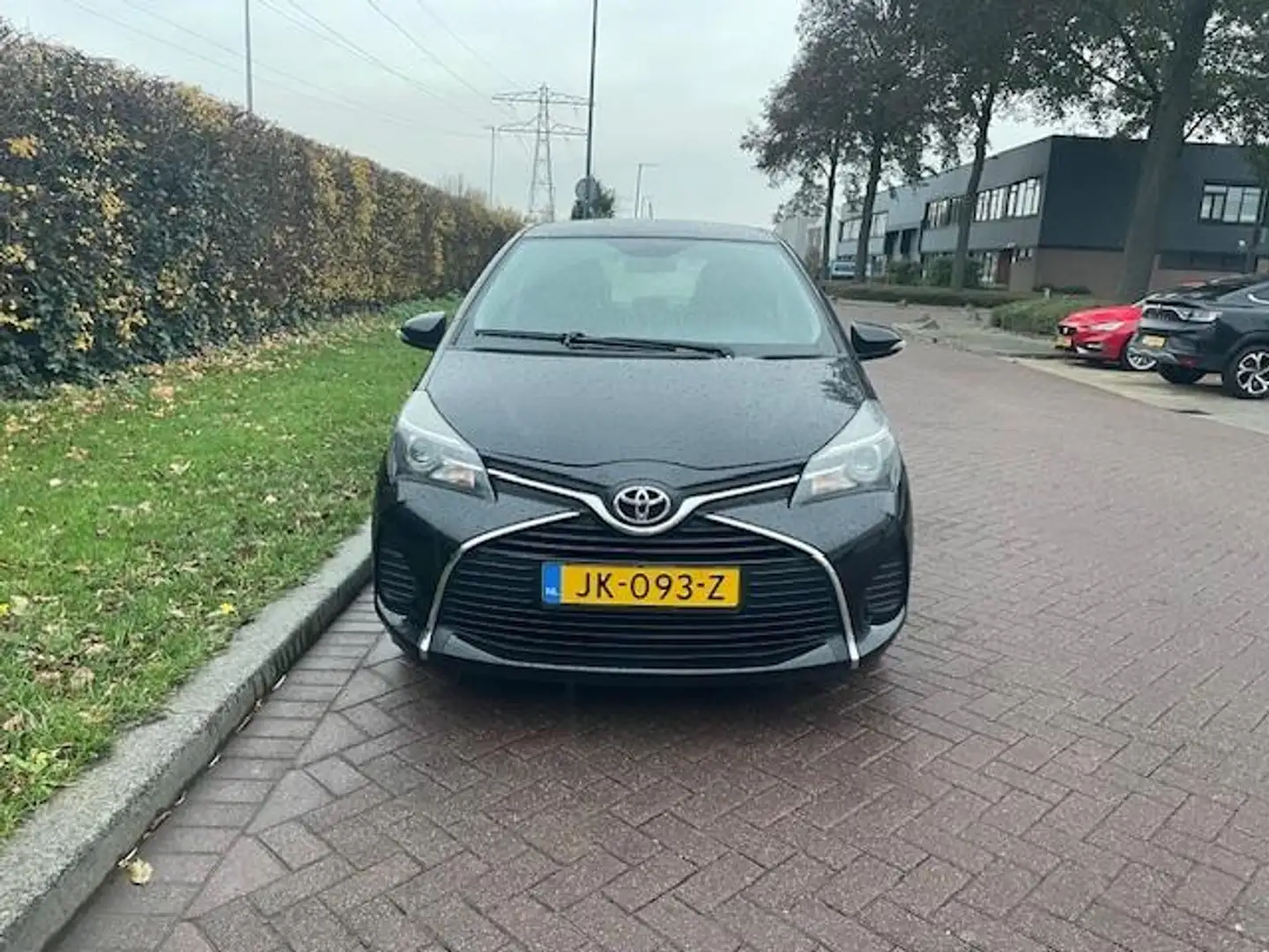 Toyota Yaris 1.3 VVT-i Aspiration Noir - 2