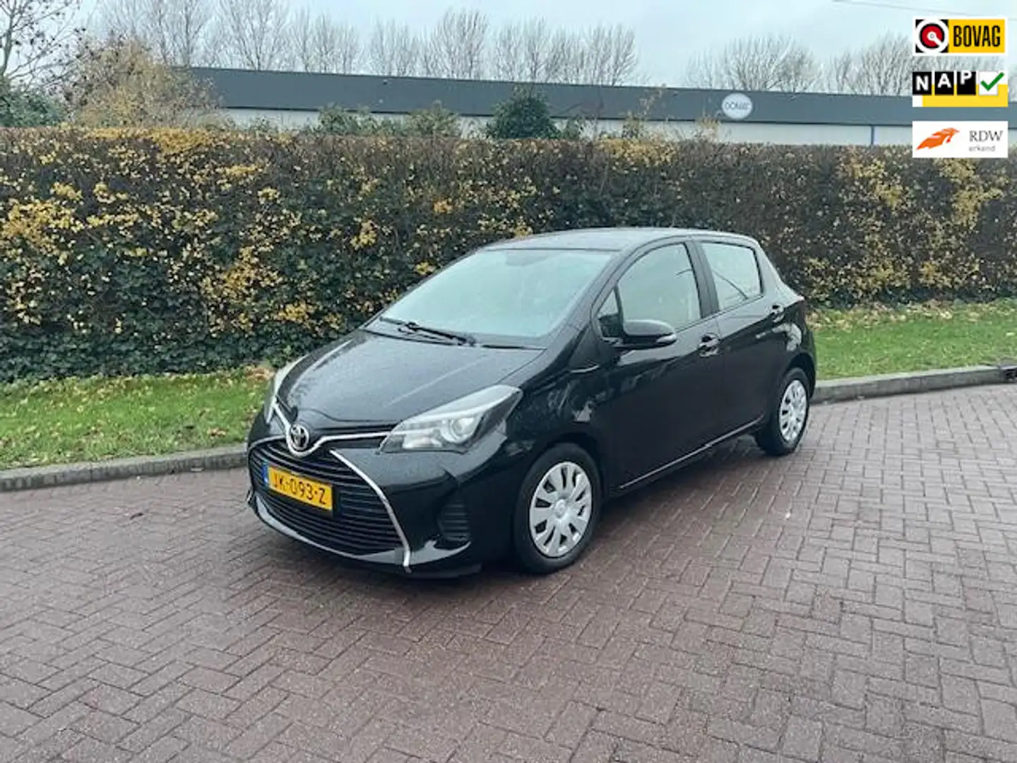 Toyota Yaris 1.3 VVT-i Aspiration Noir - 1