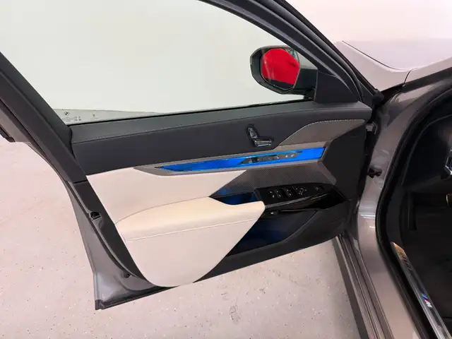BMW 7 Series view 10