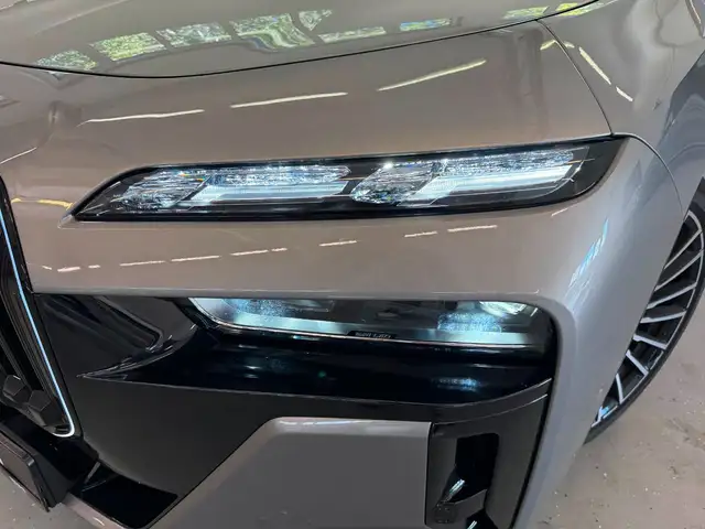 BMW 7 Series view 8