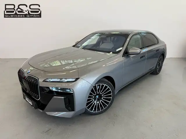 BMW 7 Series view 2