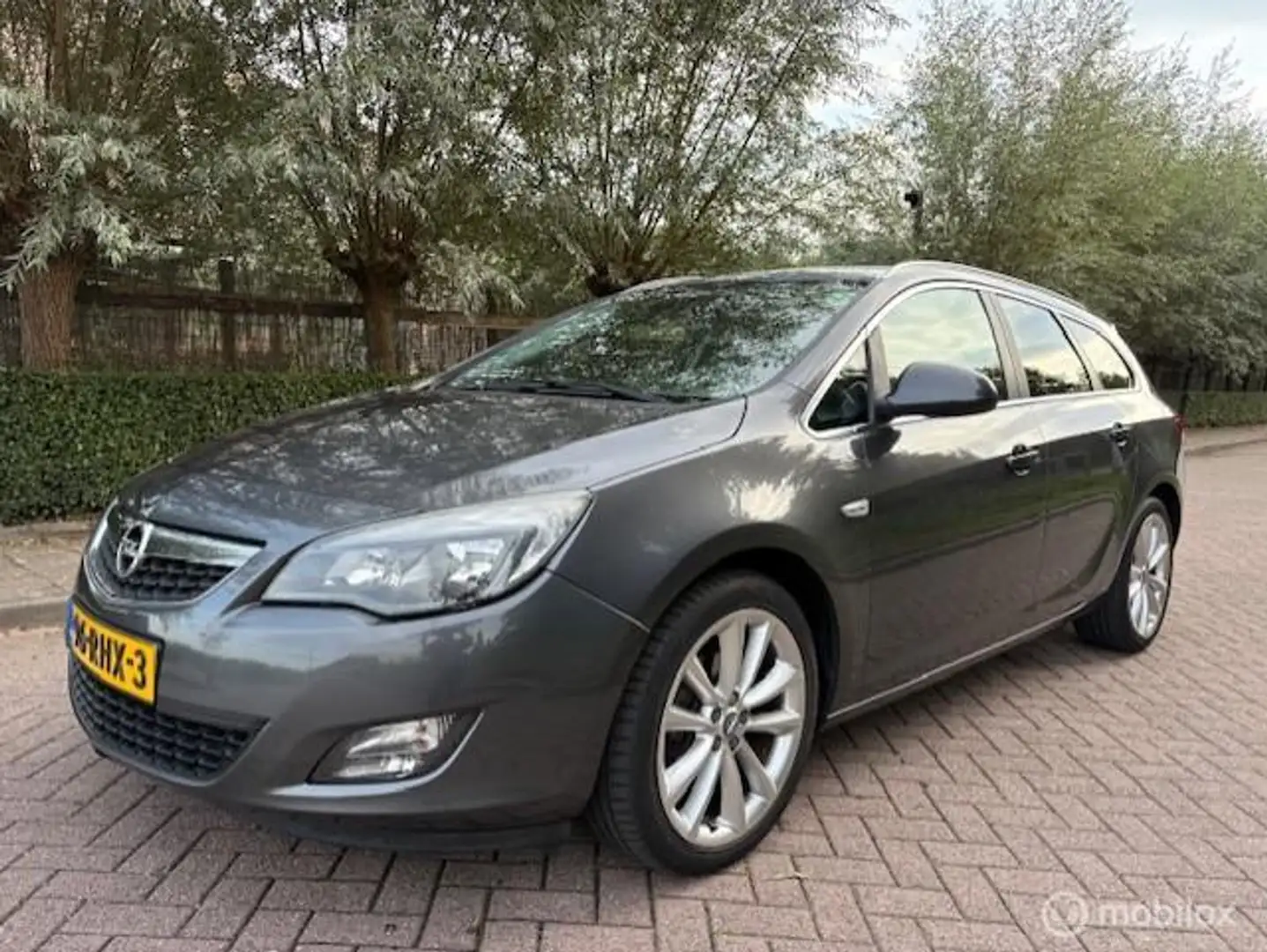 Opel Astra Sports Tourer 1.4 Turbo Sport Grau - 1