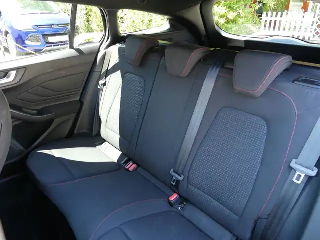 Ford Focus view 4