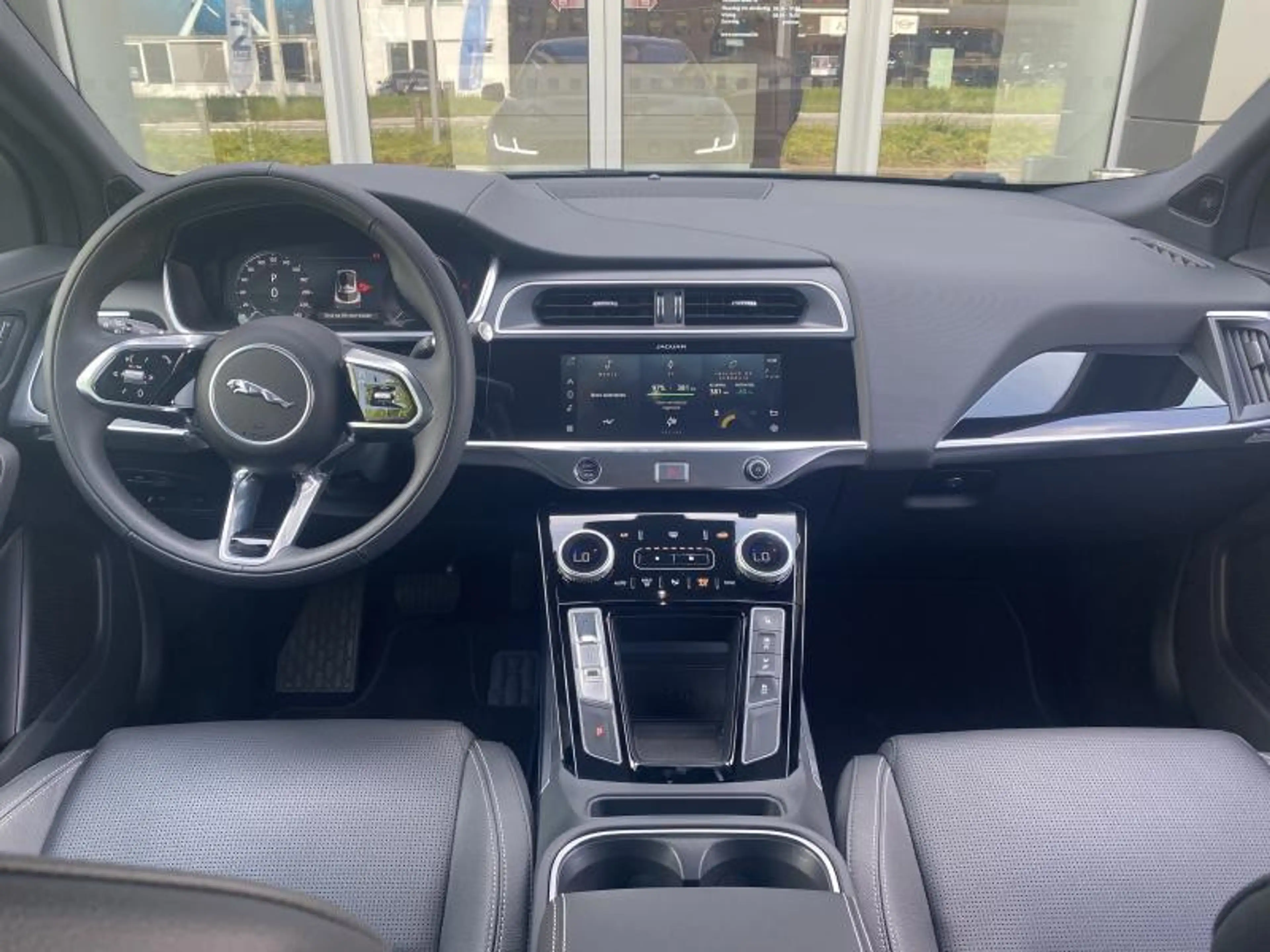 Jaguar I-Pace EV400 SE — photo 9