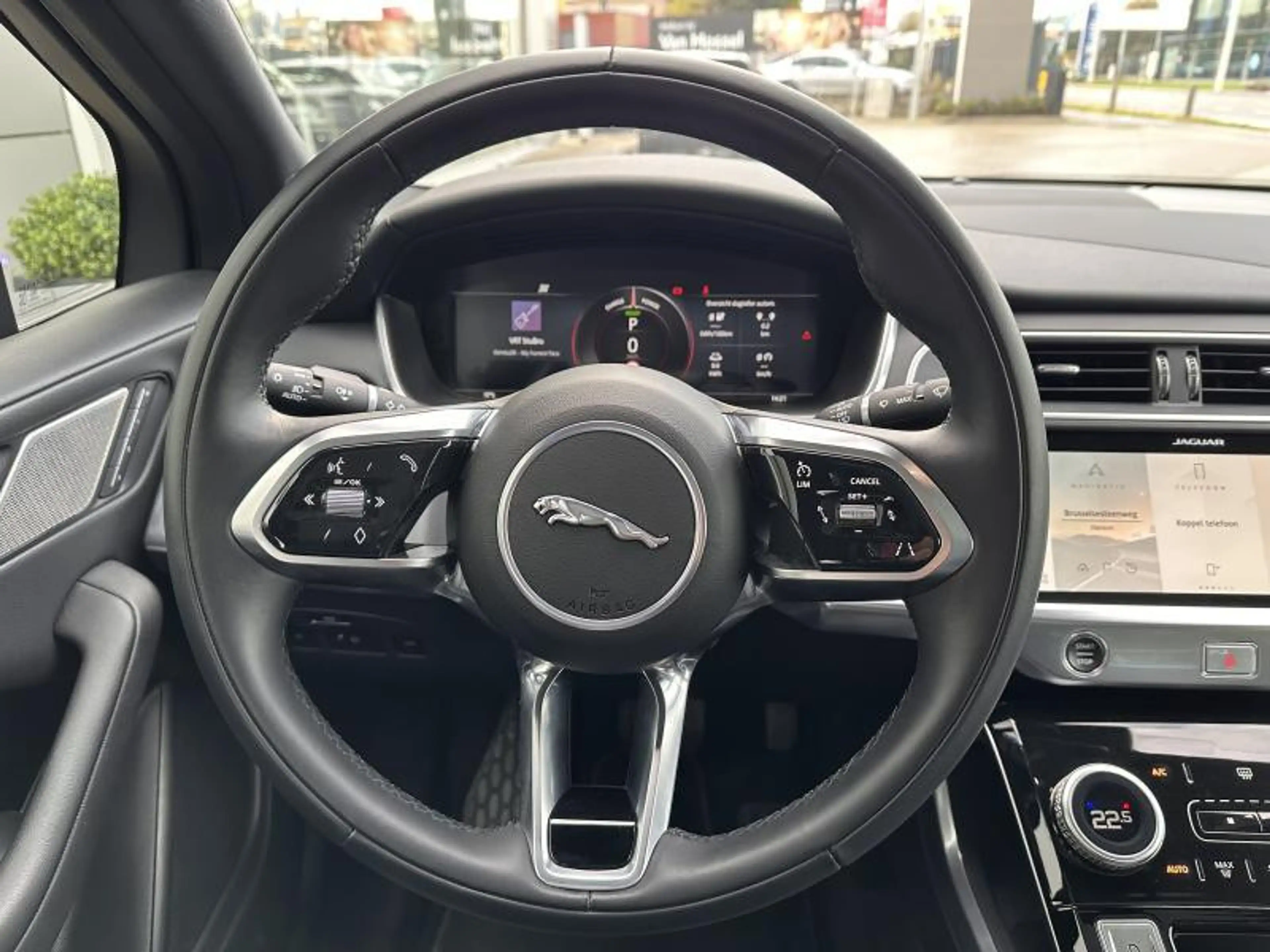 Jaguar I-Pace EV400 SE — photo 13