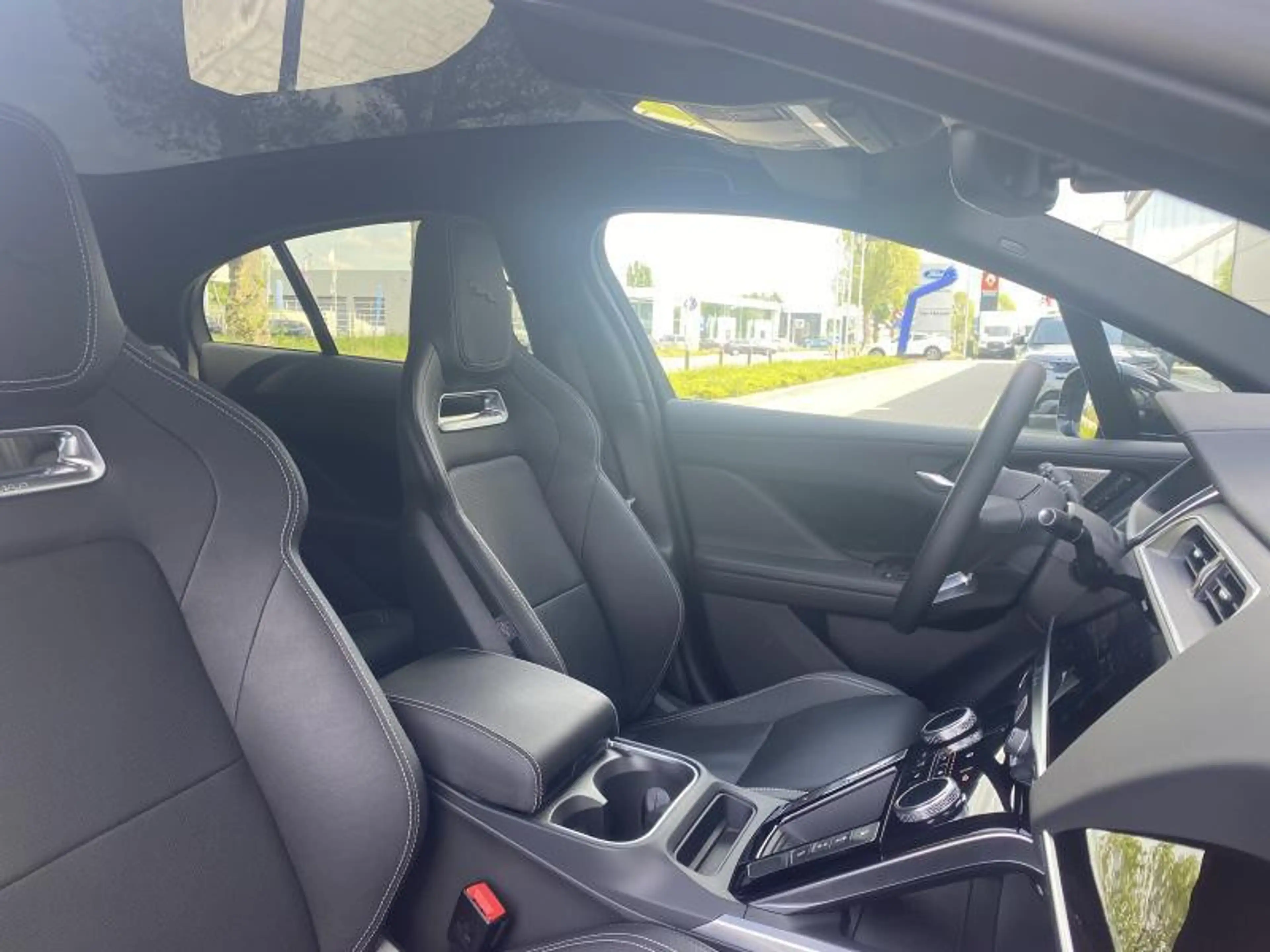 Jaguar I-Pace EV400 SE — photo 10
