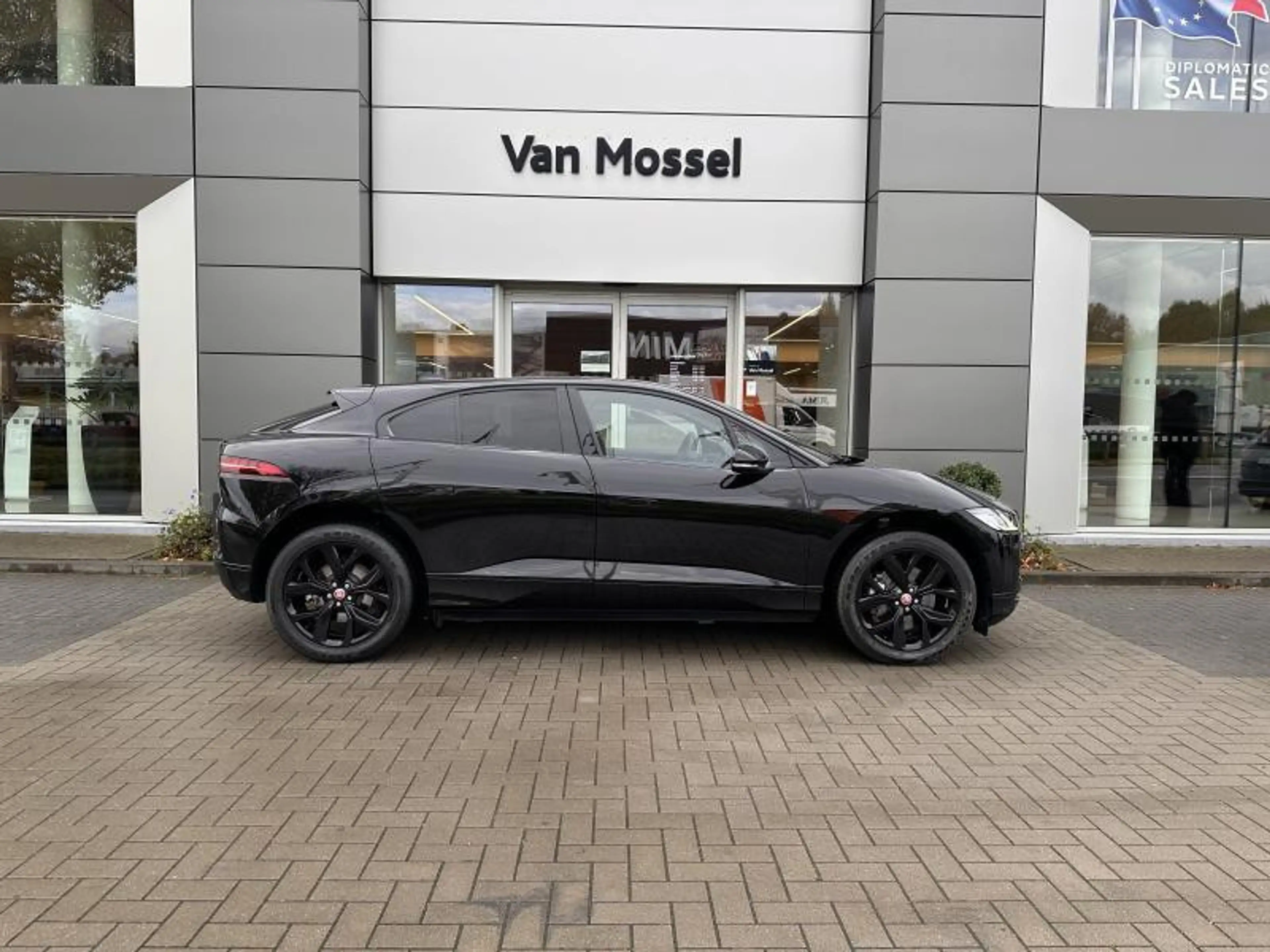 Jaguar I-Pace EV400 SE — photo 4