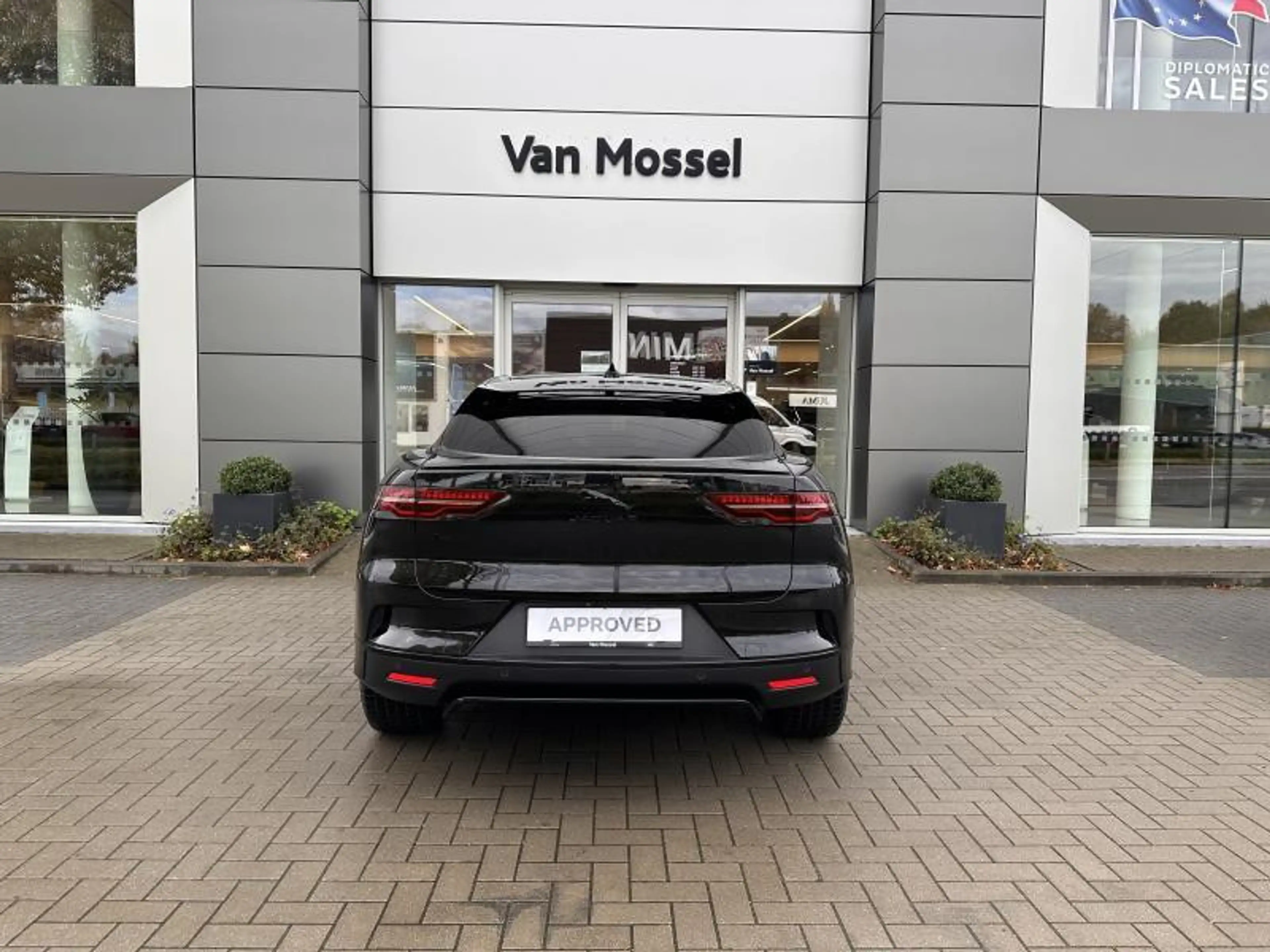 Jaguar I-Pace EV400 SE — photo 6