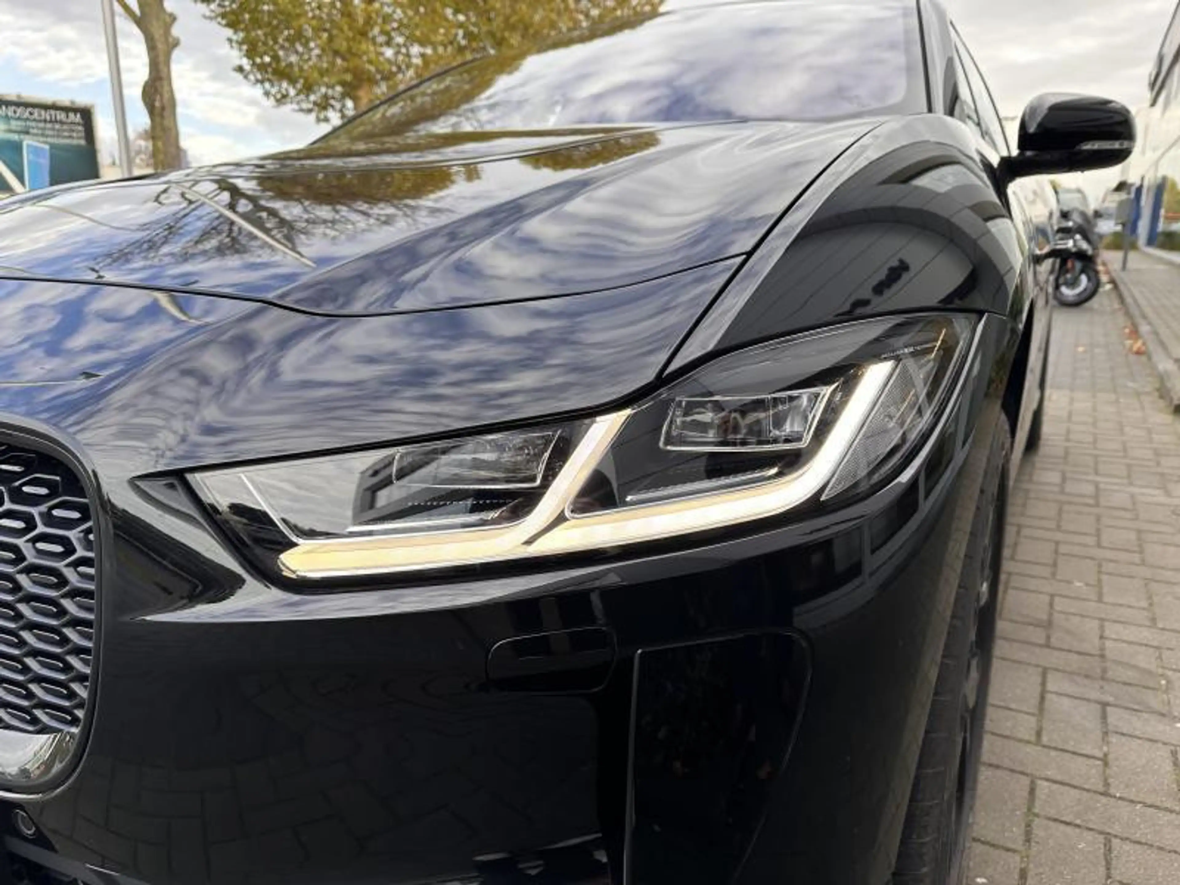Jaguar I-Pace EV400 SE — photo 8