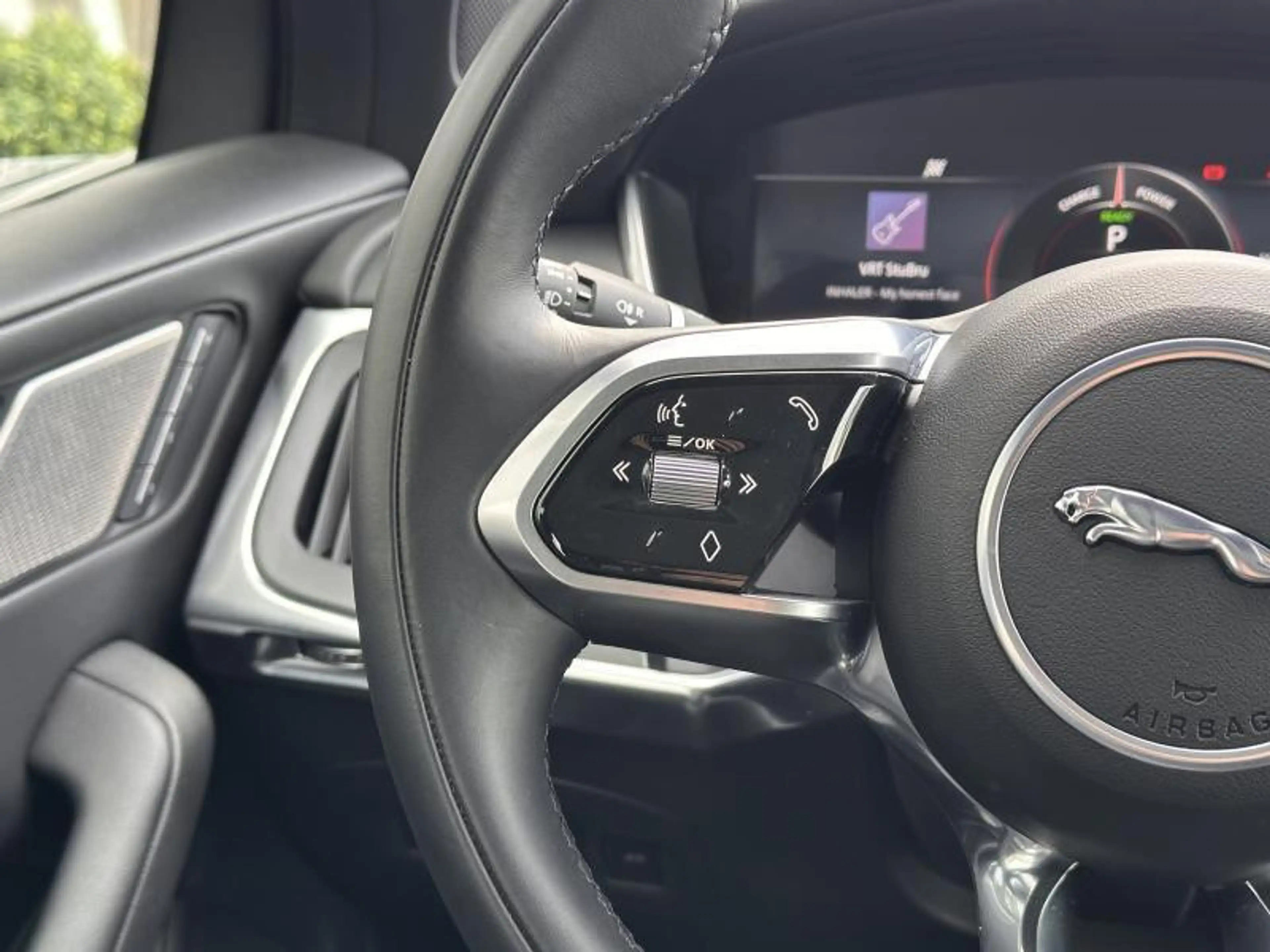 Jaguar I-Pace EV400 SE — photo 14
