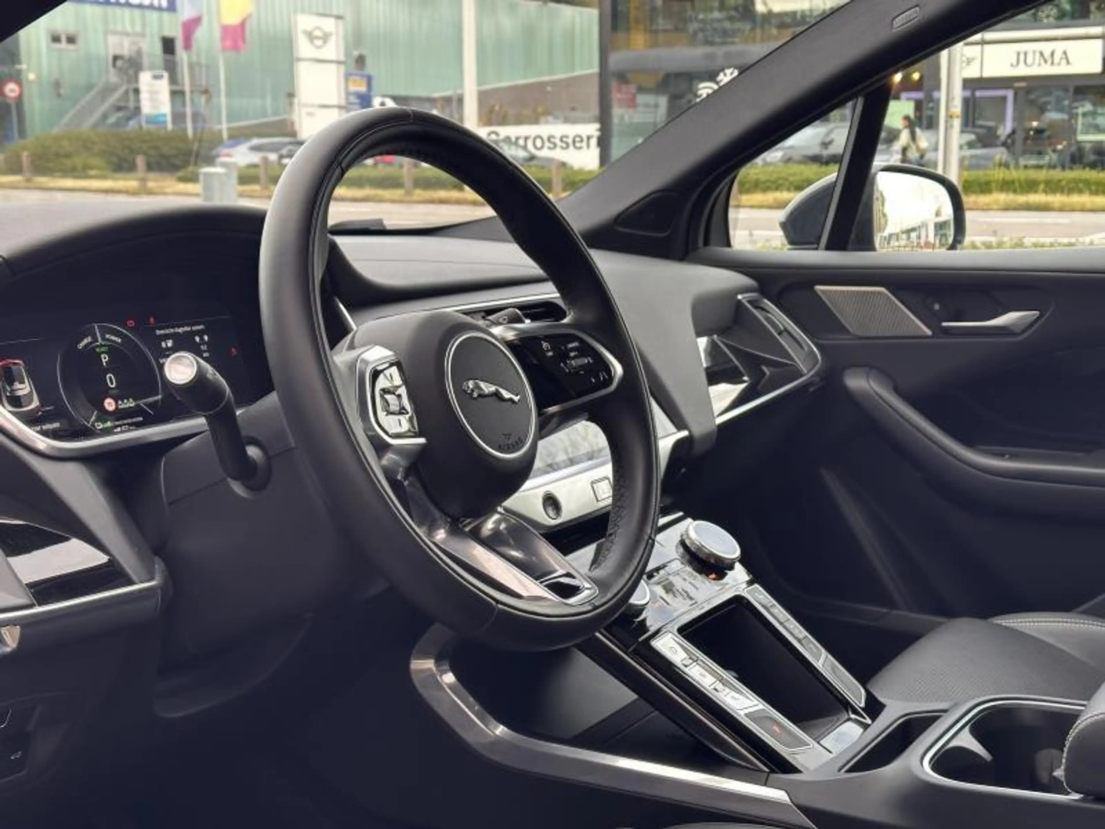 Jaguar I-Pace EV400 SE — photo 11