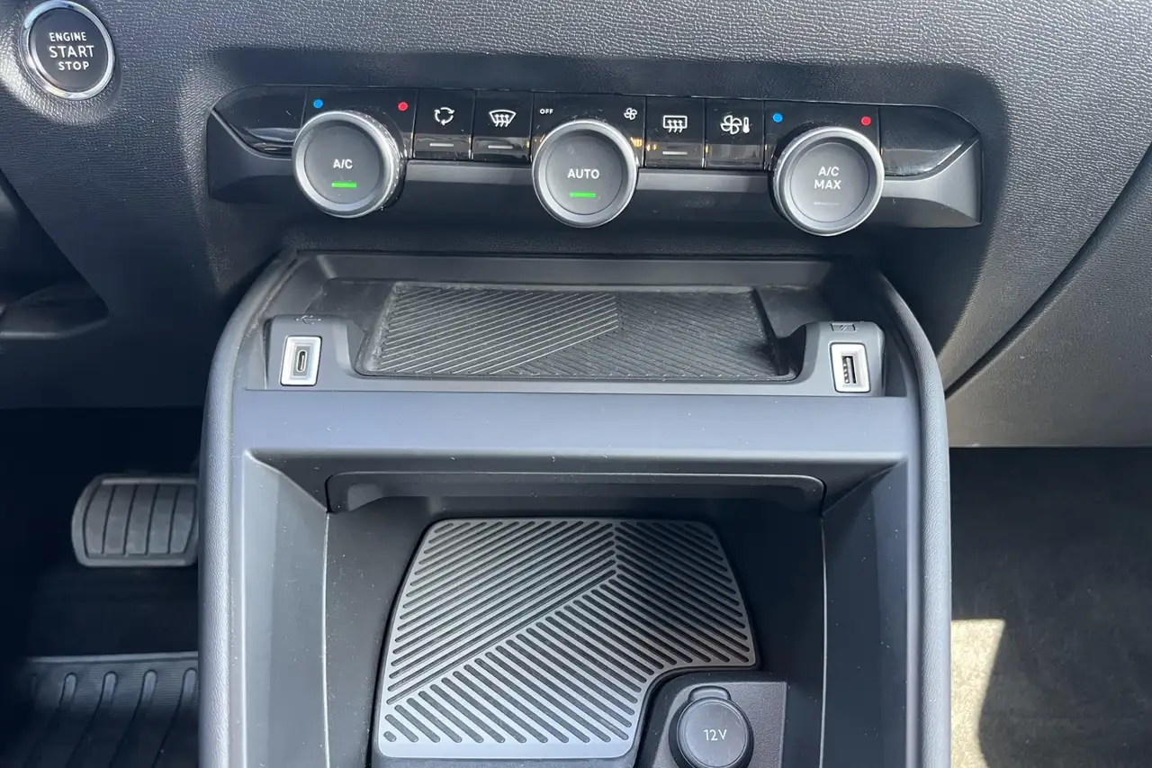 Citroen C4 e-C4 — photo 36