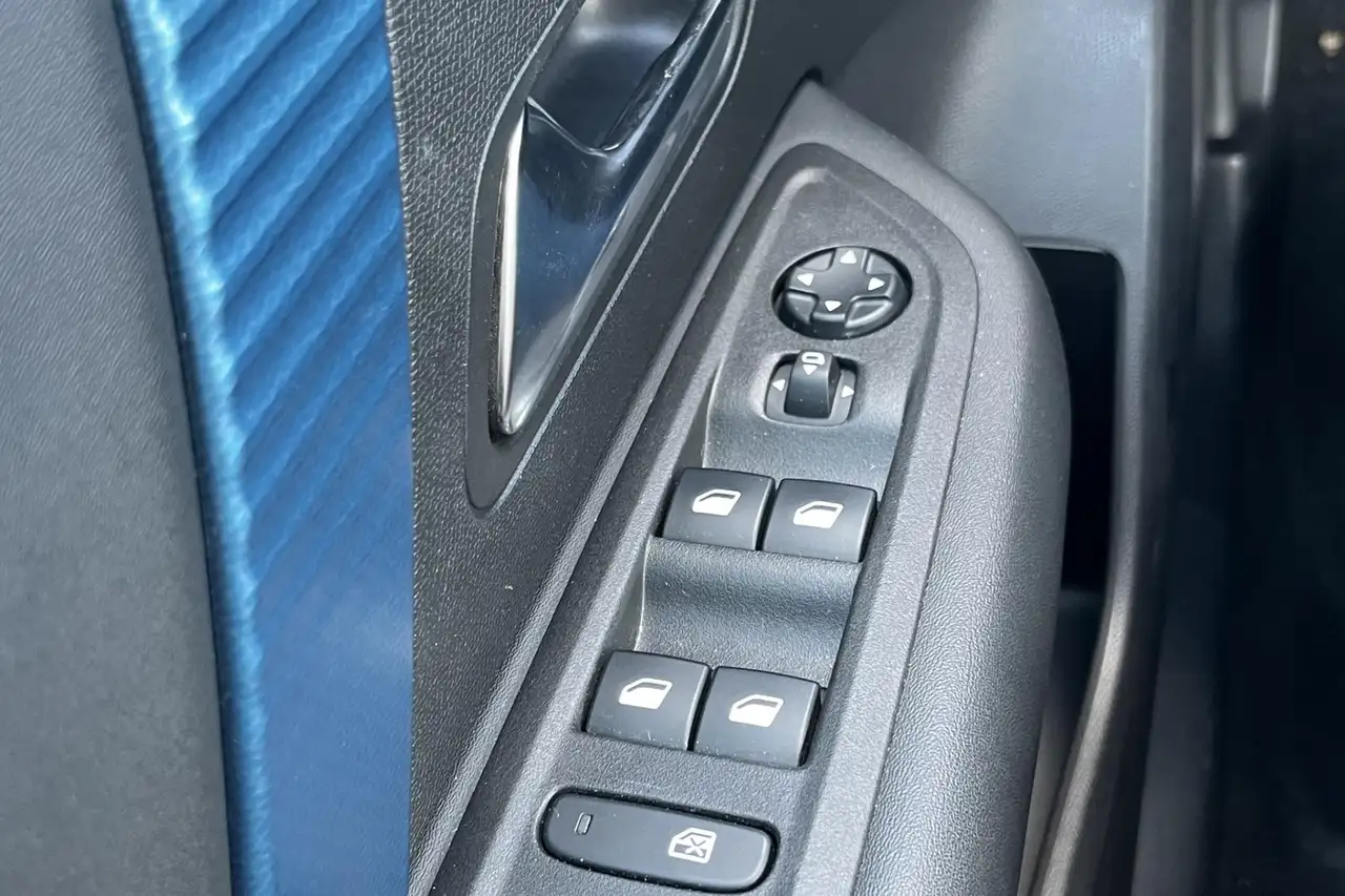 Citroen C4 e-C4 — photo 31
