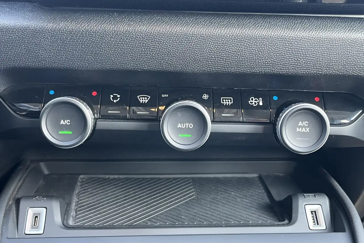 Citroen C4 e-C4 — photo 34