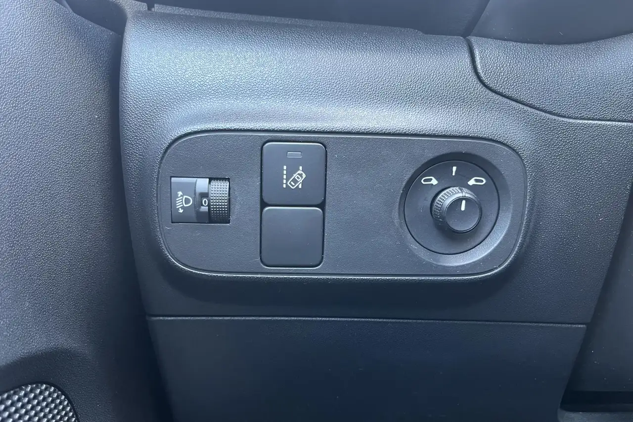 Citroen C4 e-C4 — photo 9