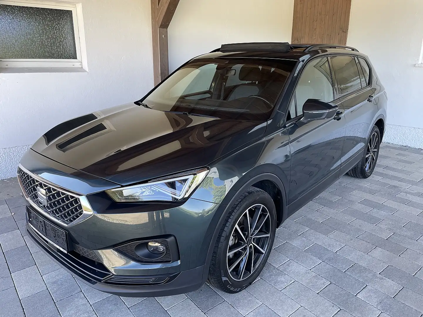 SEAT Tarraco 1,5 TSI Style-7SITZER-LED-NAVI-AHV-ACC-PANORAMA... Grau - 2