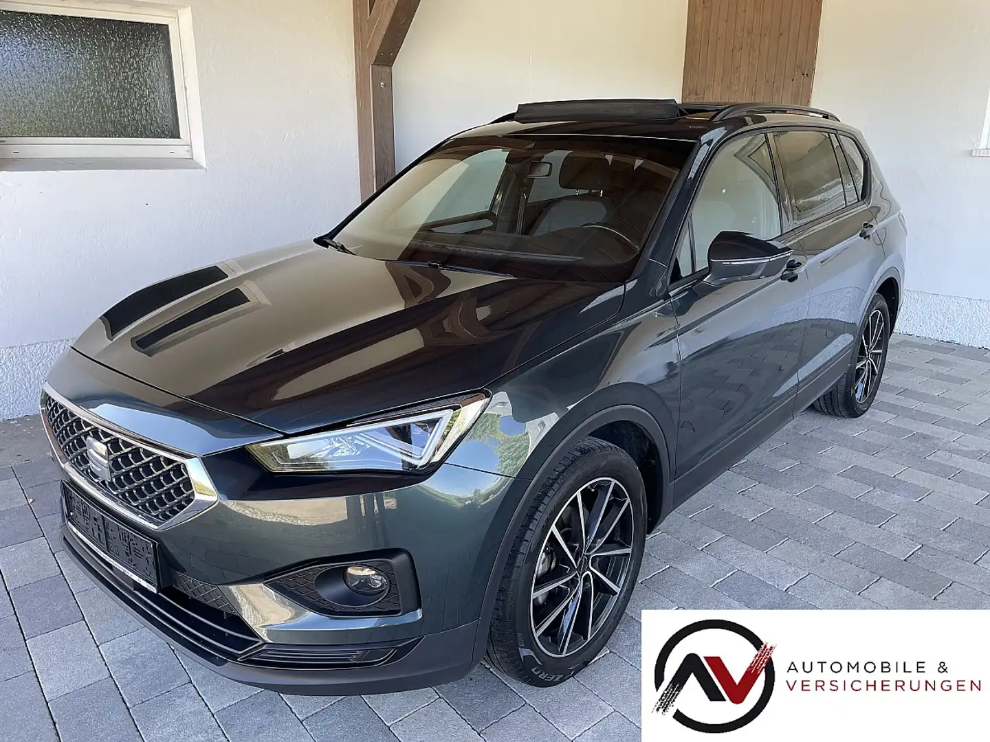 SEAT Tarraco 1,5 TSI Style-7SITZER-LED-NAVI-AHV-ACC-PANORAMA... Grau - 1