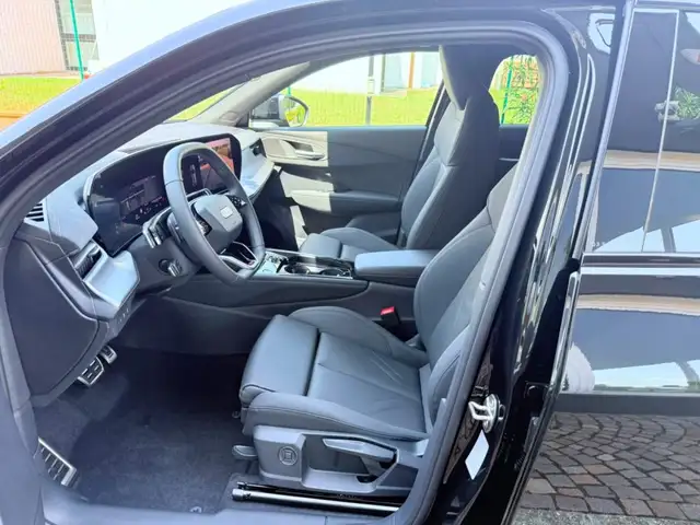 Audi Q3 view 9