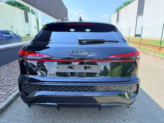 Audi Q3 view 6
