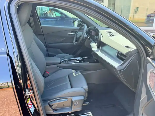Audi Q3 view 13