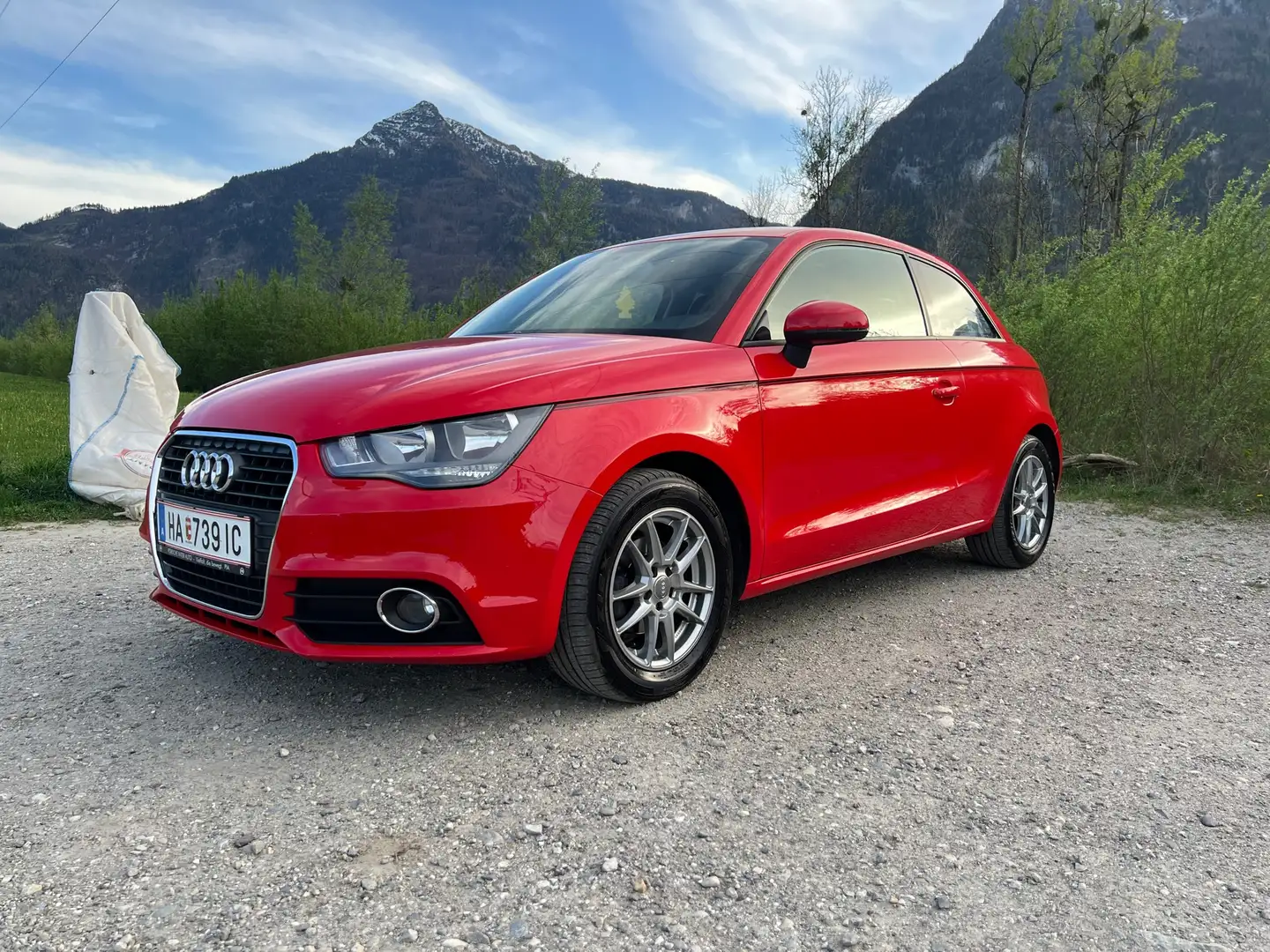 Audi A1 1,2 TFSI Attraction Rot - 1