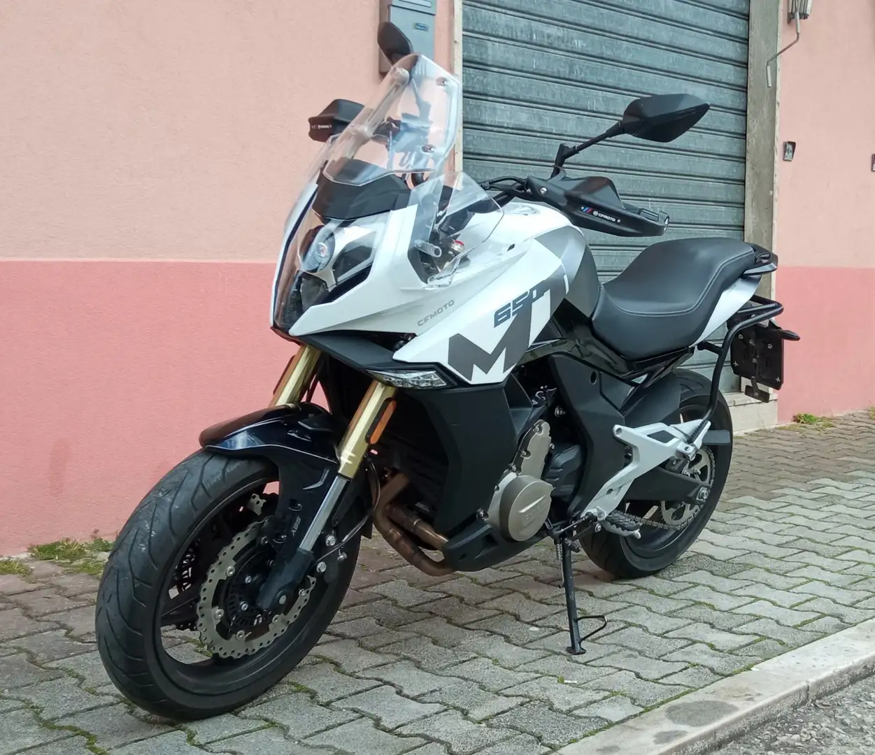 CFMOTO 650 MT Weiß - 1