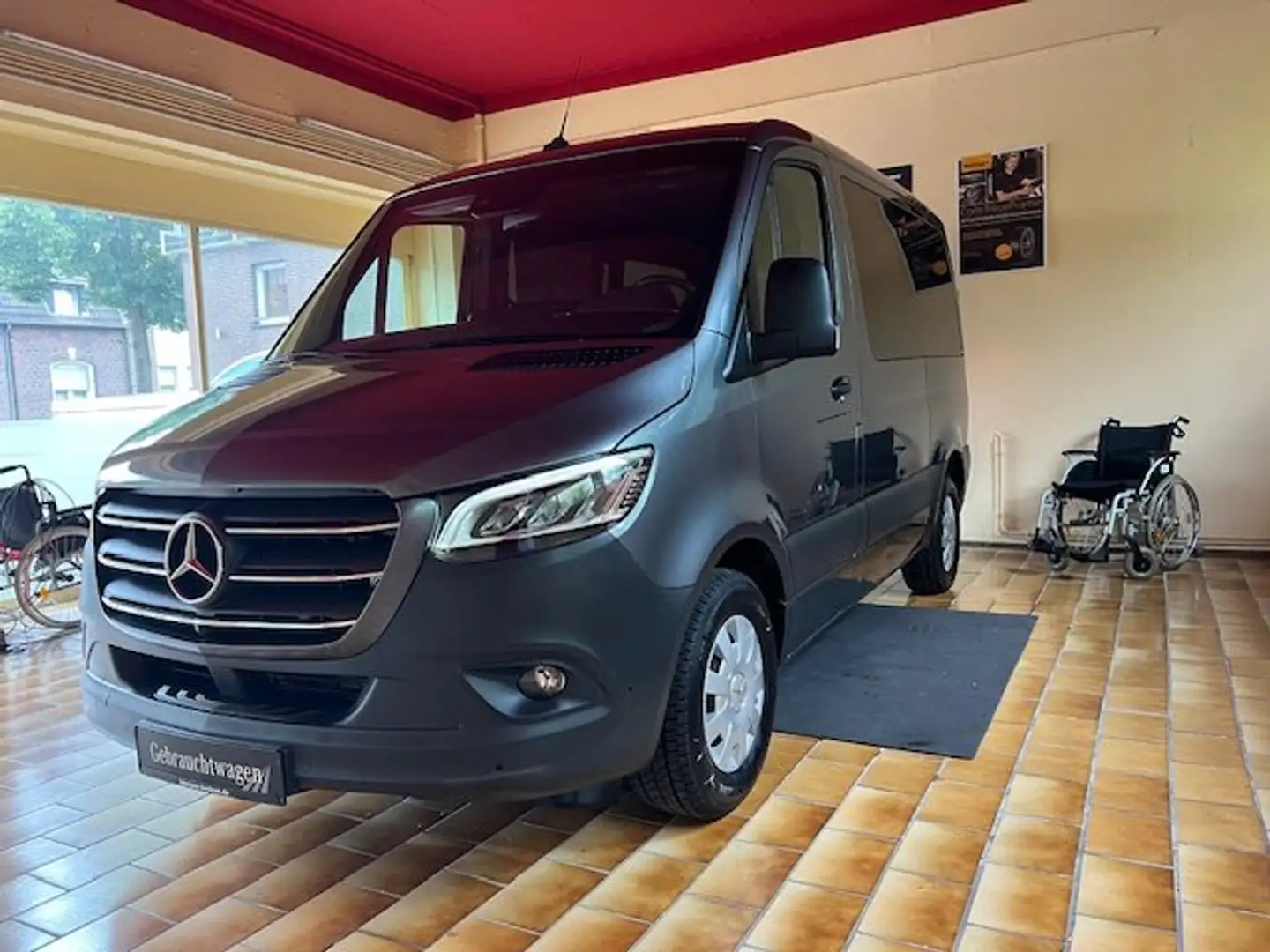 Mercedes-Benz Sprinter Tourer Rollstuhlfahrer Aktiv+Passiv Lift Docking Grau - 2