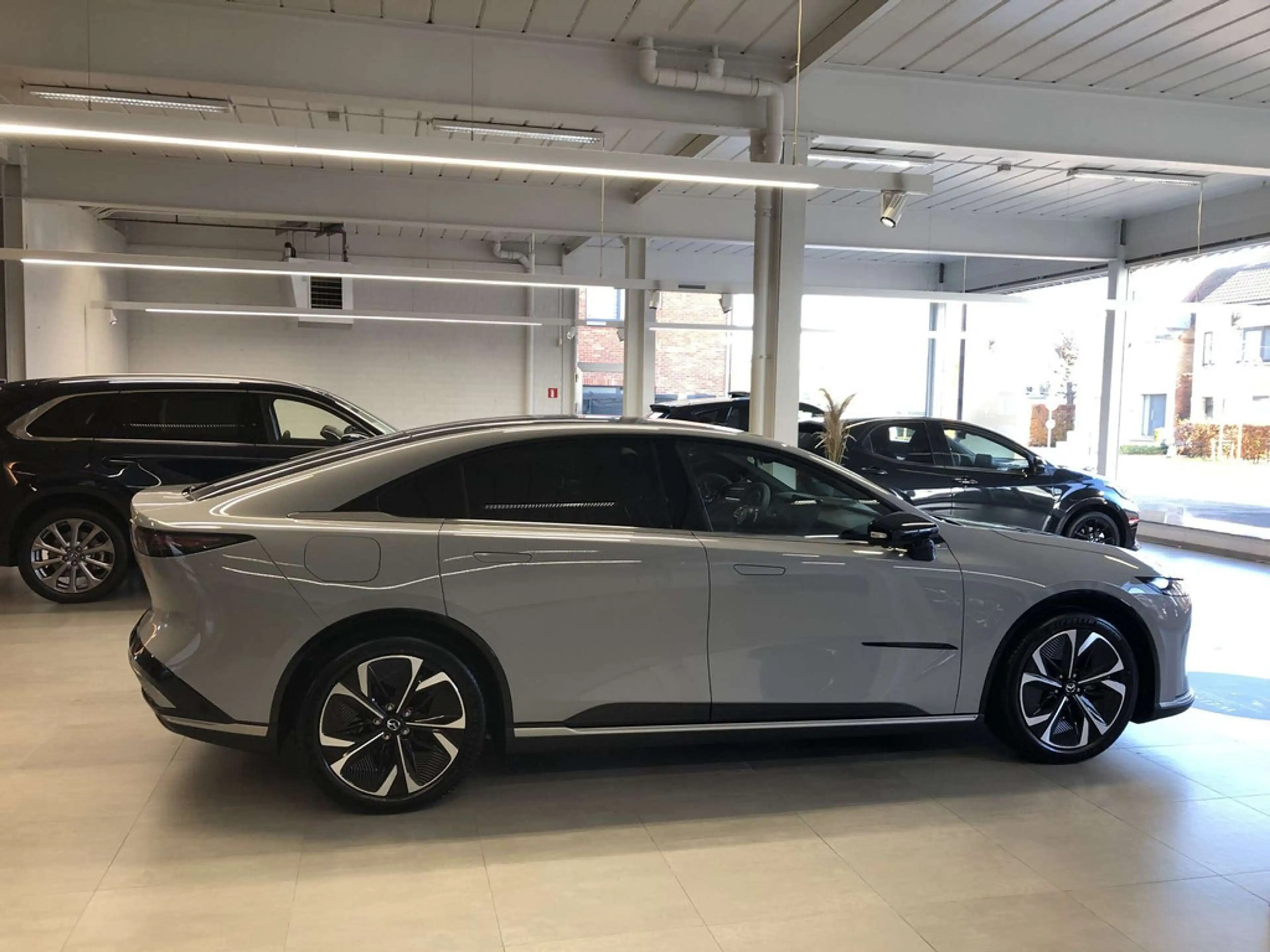 Mazda 6e 80 kWh Long Range Takumi — photo 4