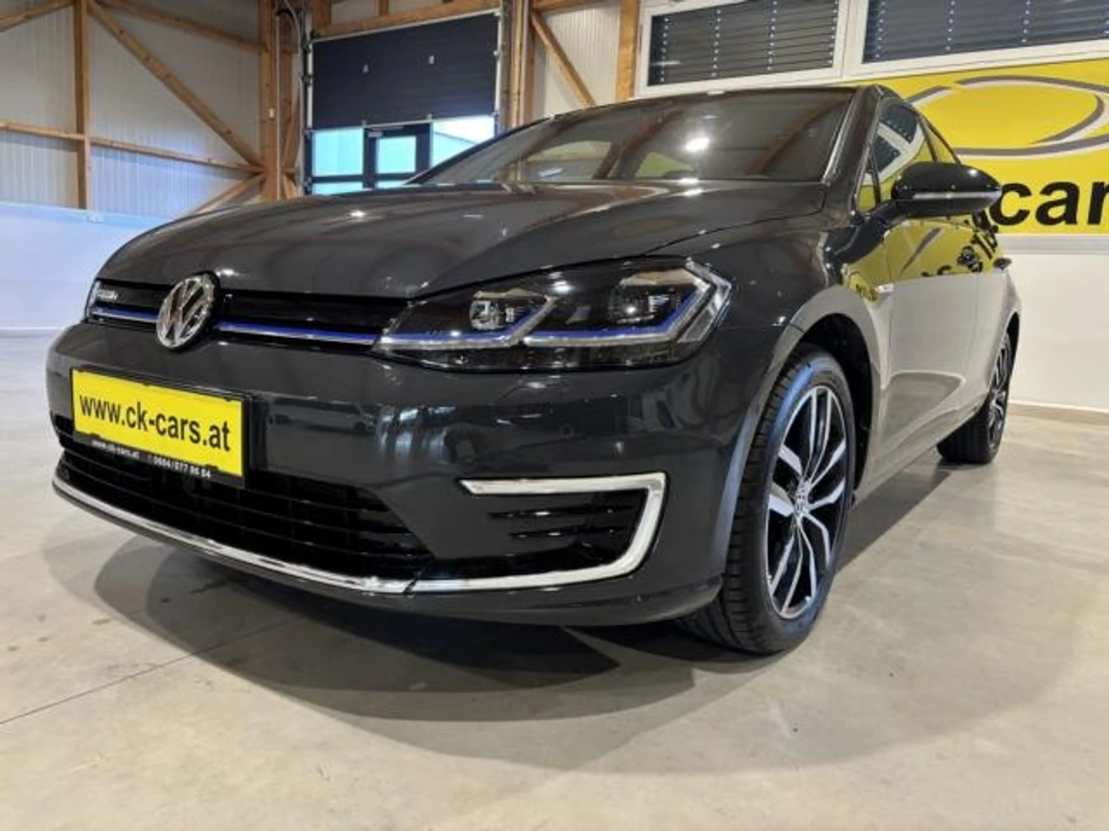 Volkswagen e-Golf e-Golf 35,8kWh (mit Batterie) LED XENON NAVI PDC — photo 4