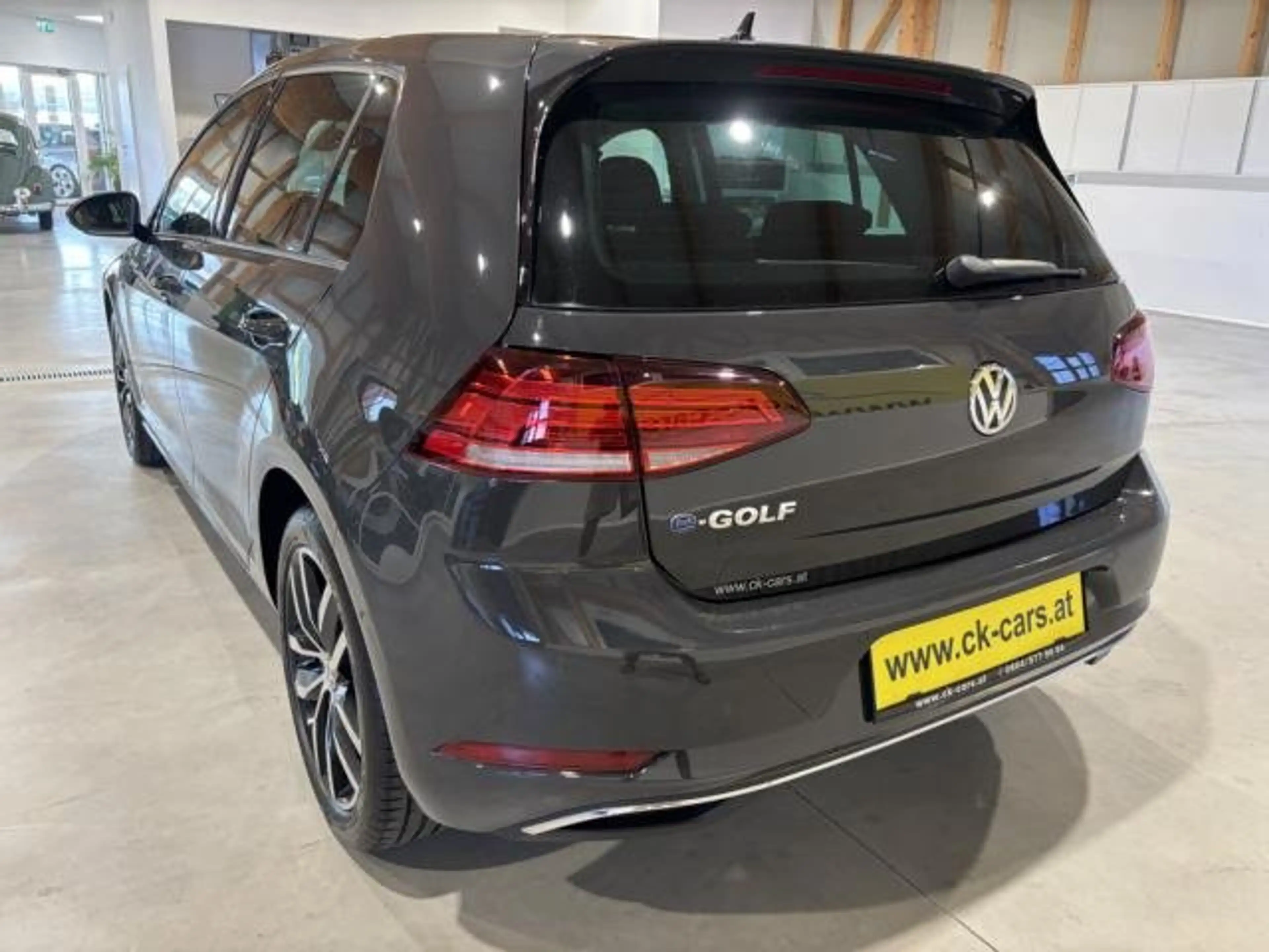 Volkswagen e-Golf e-Golf 35,8kWh (mit Batterie) LED XENON NAVI PDC — photo 8