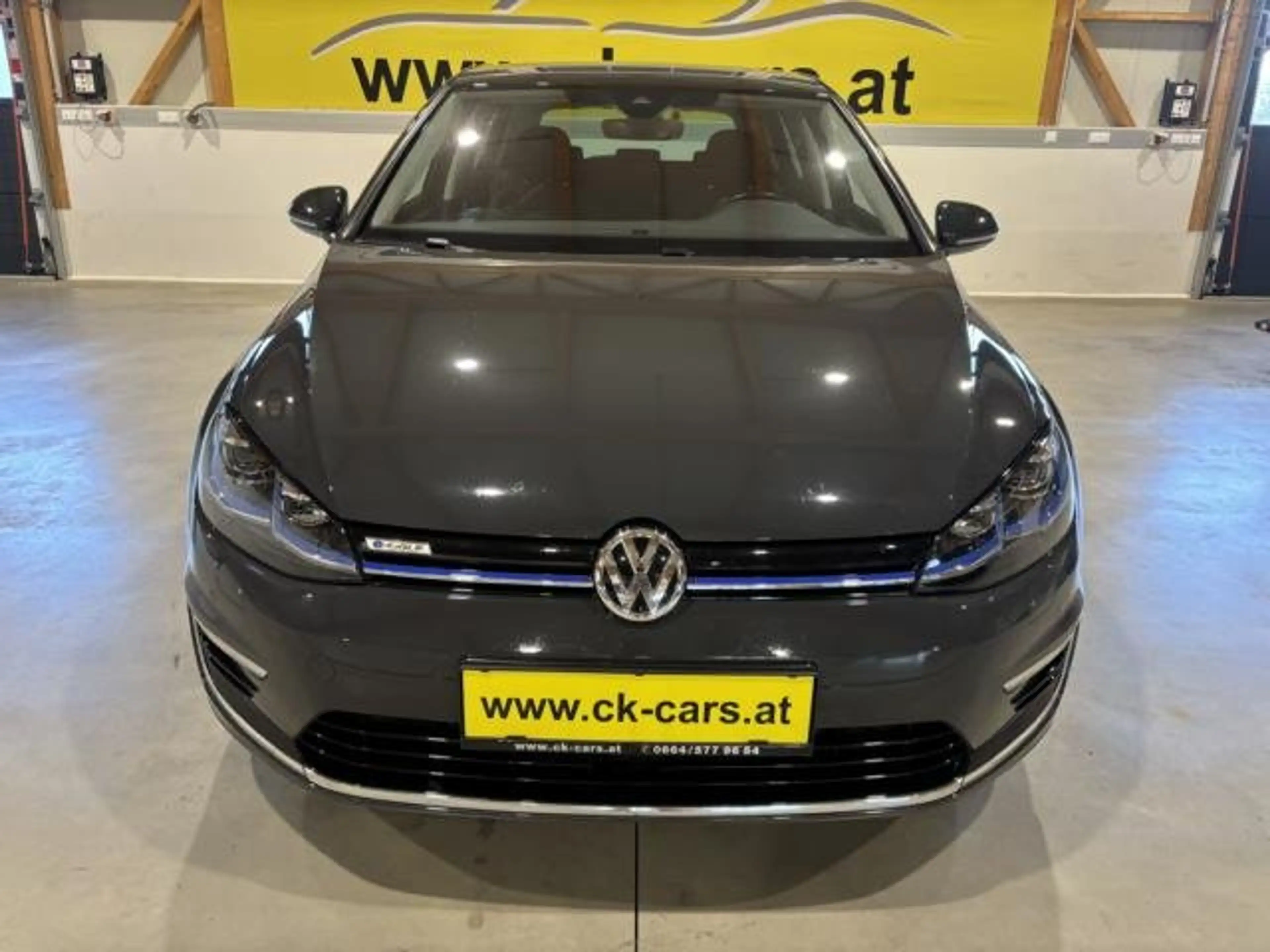 Volkswagen e-Golf e-Golf 35,8kWh (mit Batterie) LED XENON NAVI PDC — photo 5