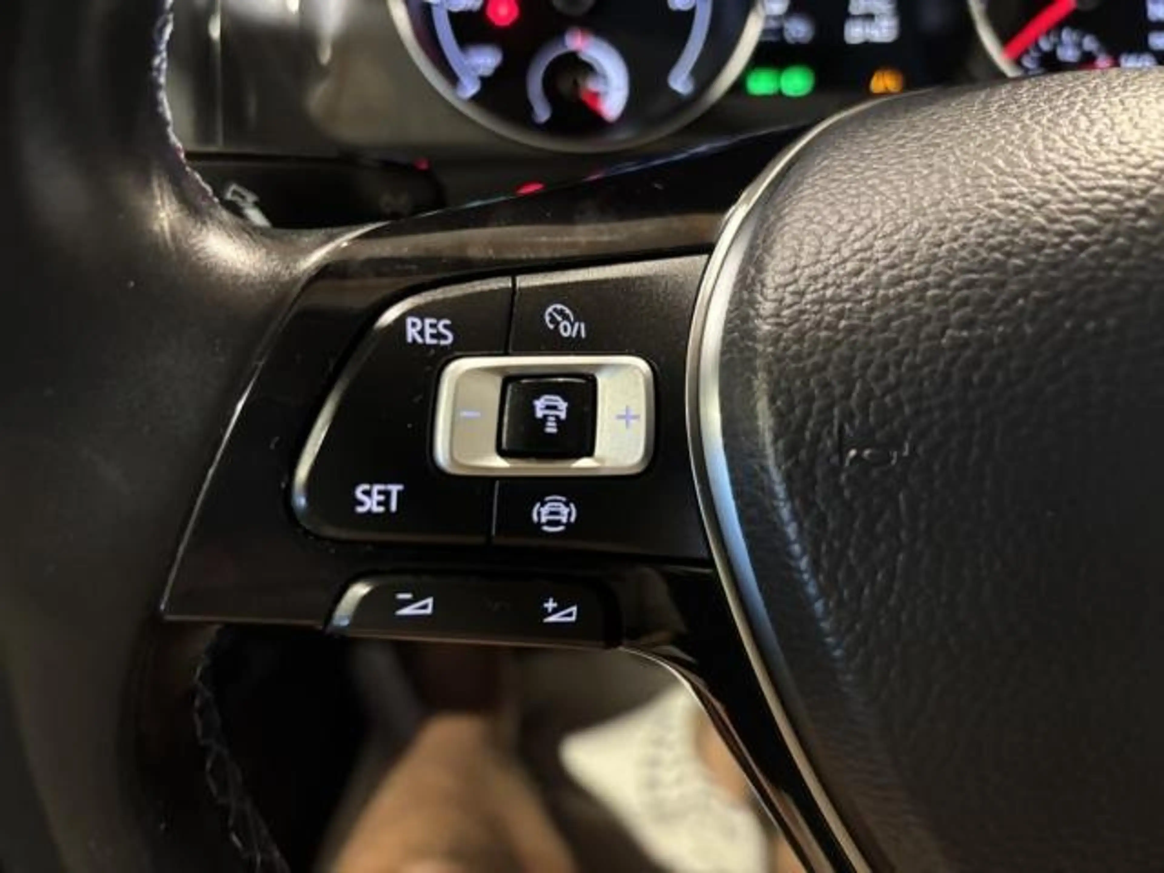 Volkswagen e-Golf e-Golf 35,8kWh (mit Batterie) LED XENON NAVI PDC — photo 13