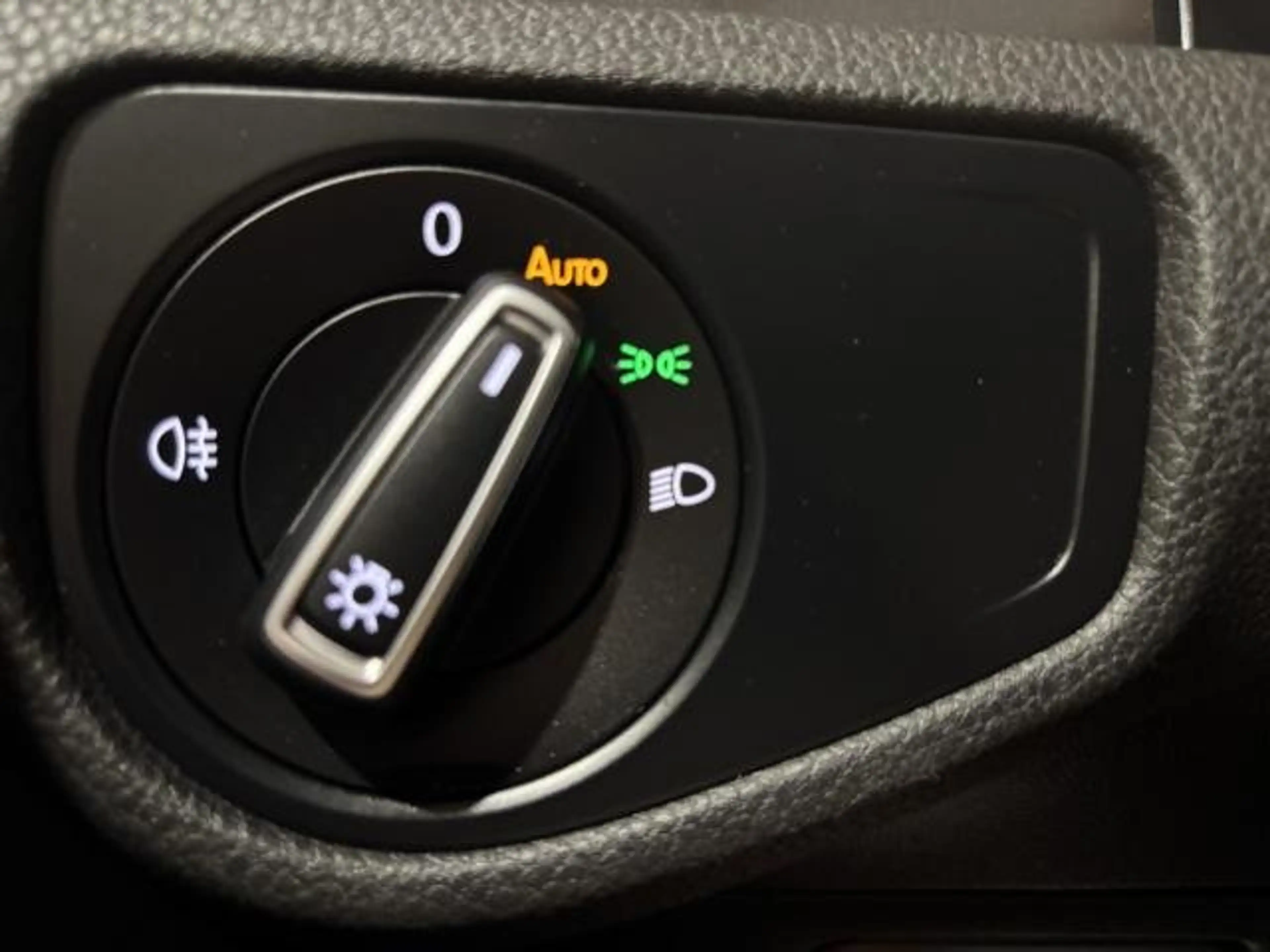 Volkswagen e-Golf e-Golf 35,8kWh (mit Batterie) LED XENON NAVI PDC — photo 15