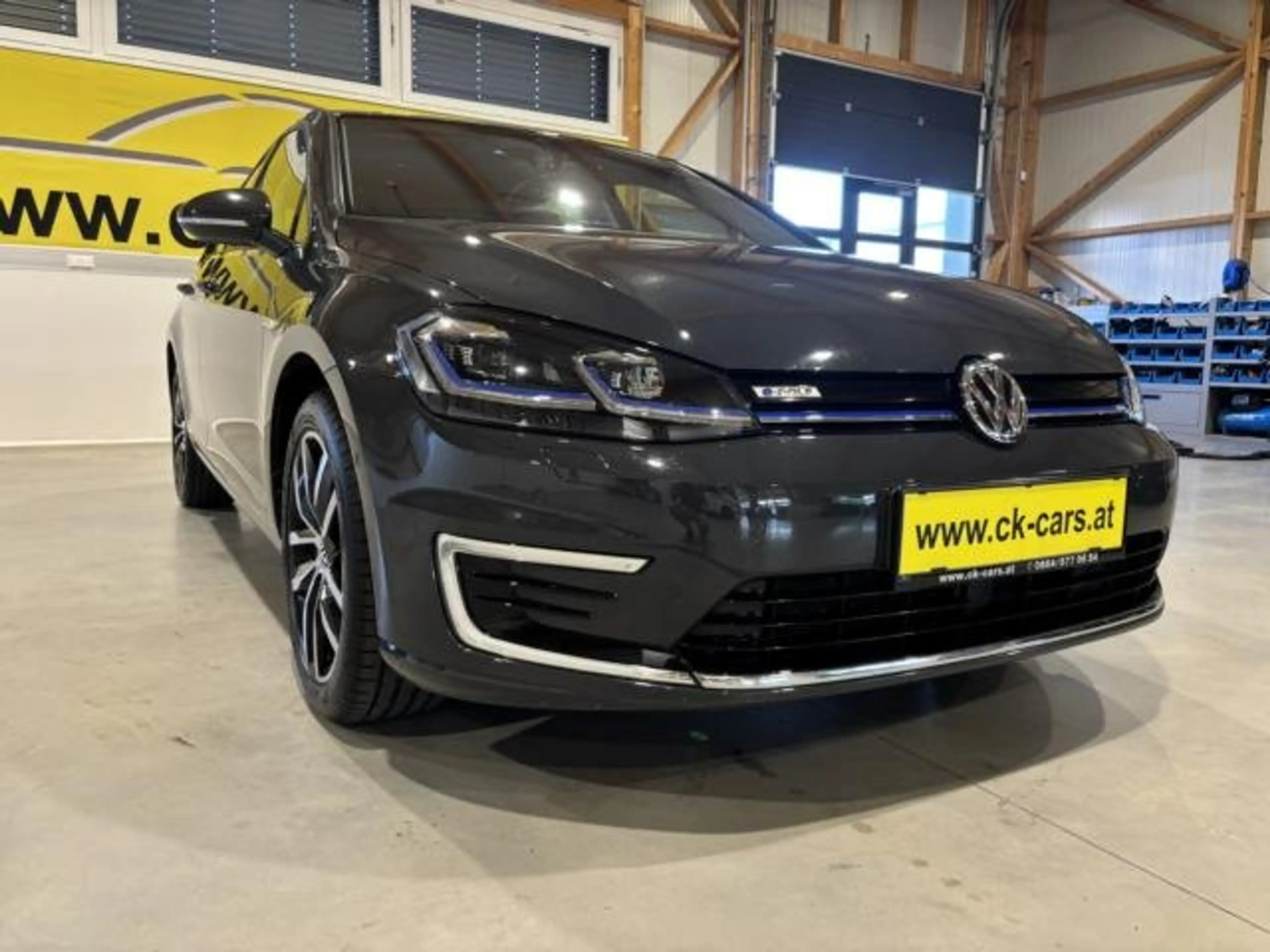 Volkswagen e-Golf e-Golf 35,8kWh (mit Batterie) LED XENON NAVI PDC — photo 6