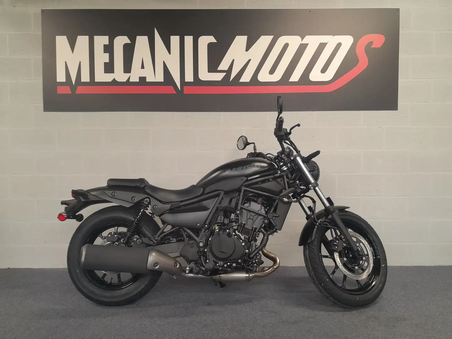 Kawasaki Eliminator 500 2025 FAIBLE KILOMETRAGE Negru - 1