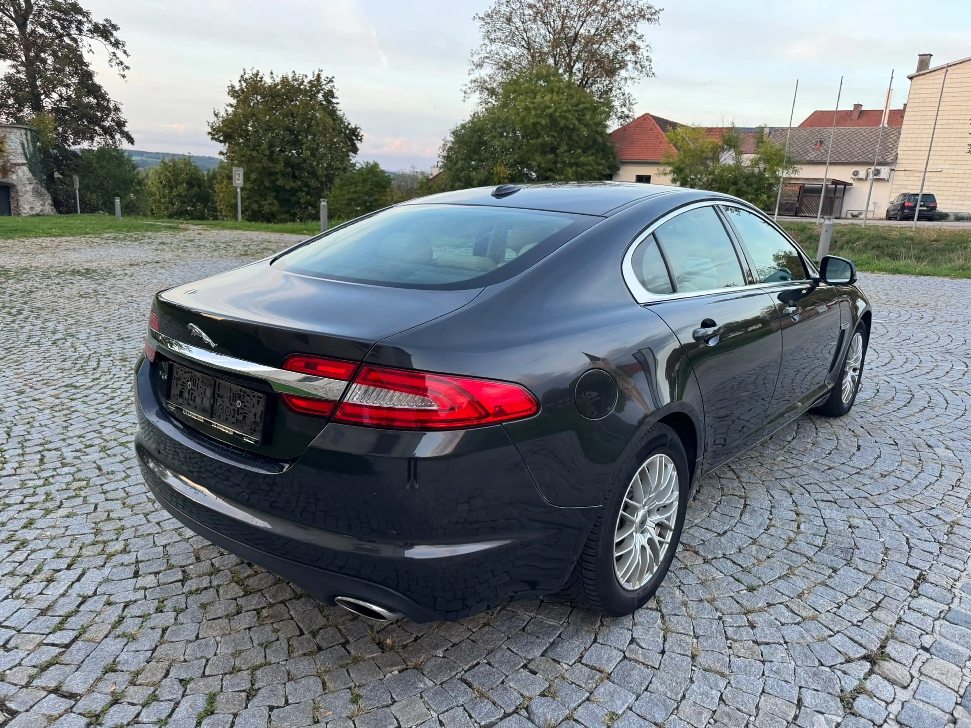 Jaguar XF 2.2 Diesel — photo 5