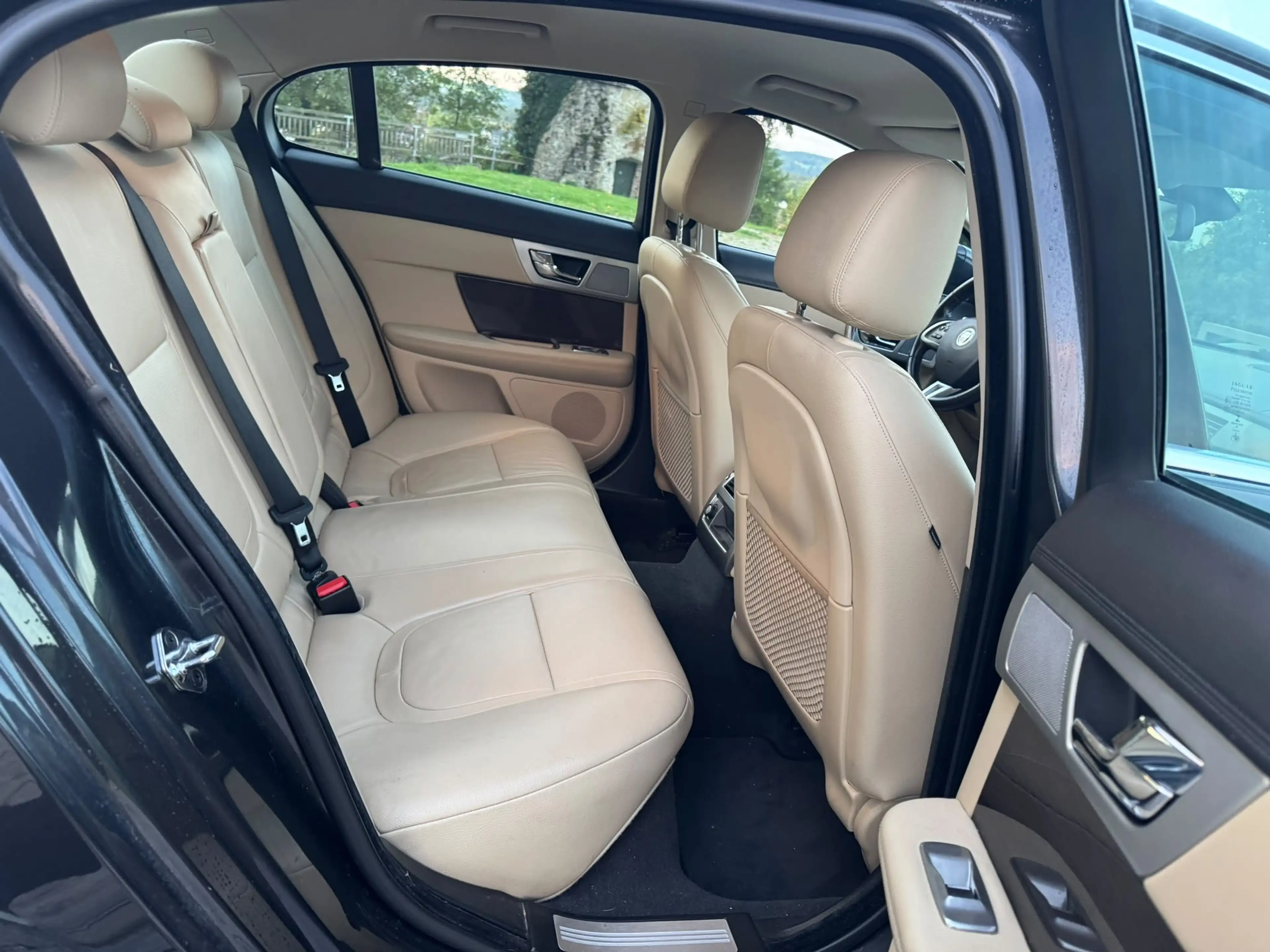 Jaguar XF 2.2 Diesel — photo 15